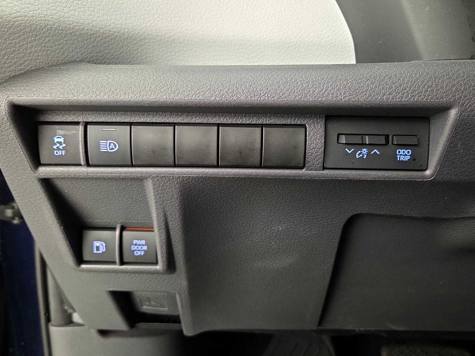 Thumbnail: 2022 Toyota Sienna - 13