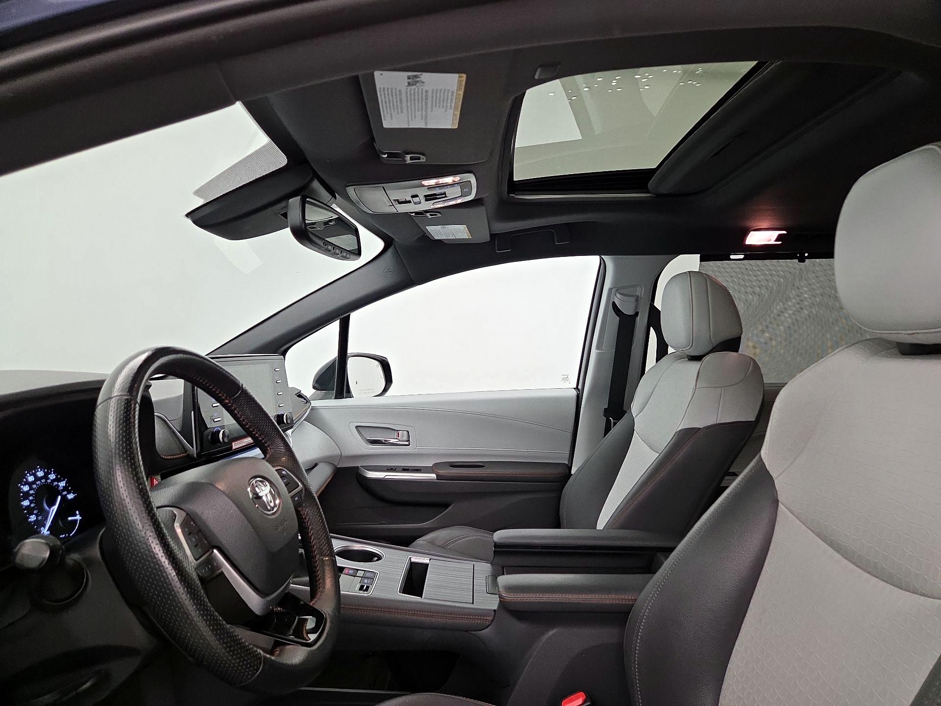 Thumbnail: 2022 Toyota Sienna - 20