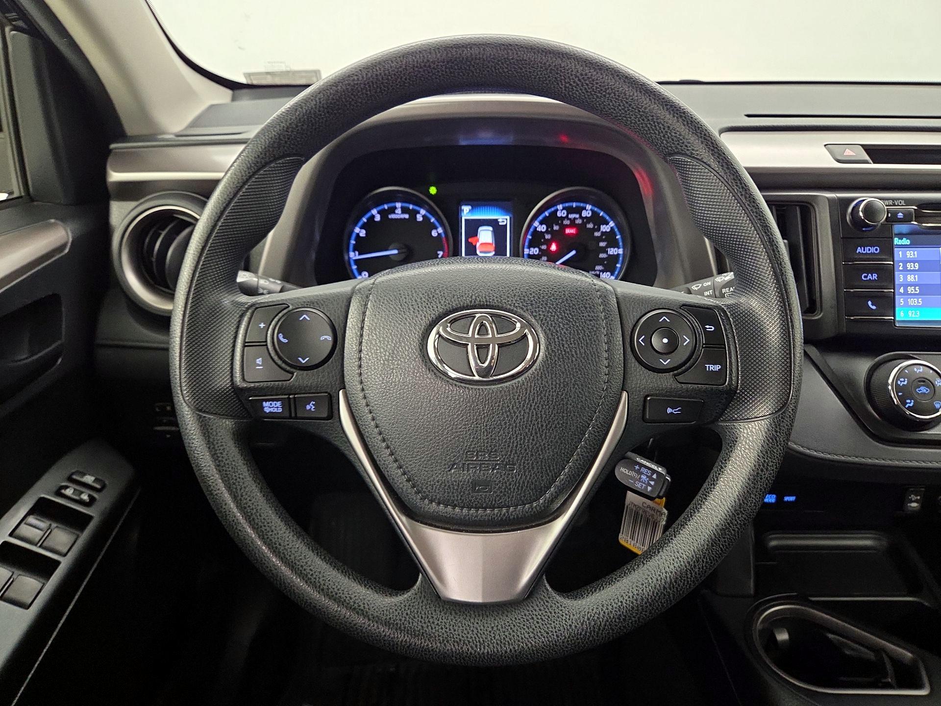 Thumbnail: 2018 Toyota RAV4 - 10