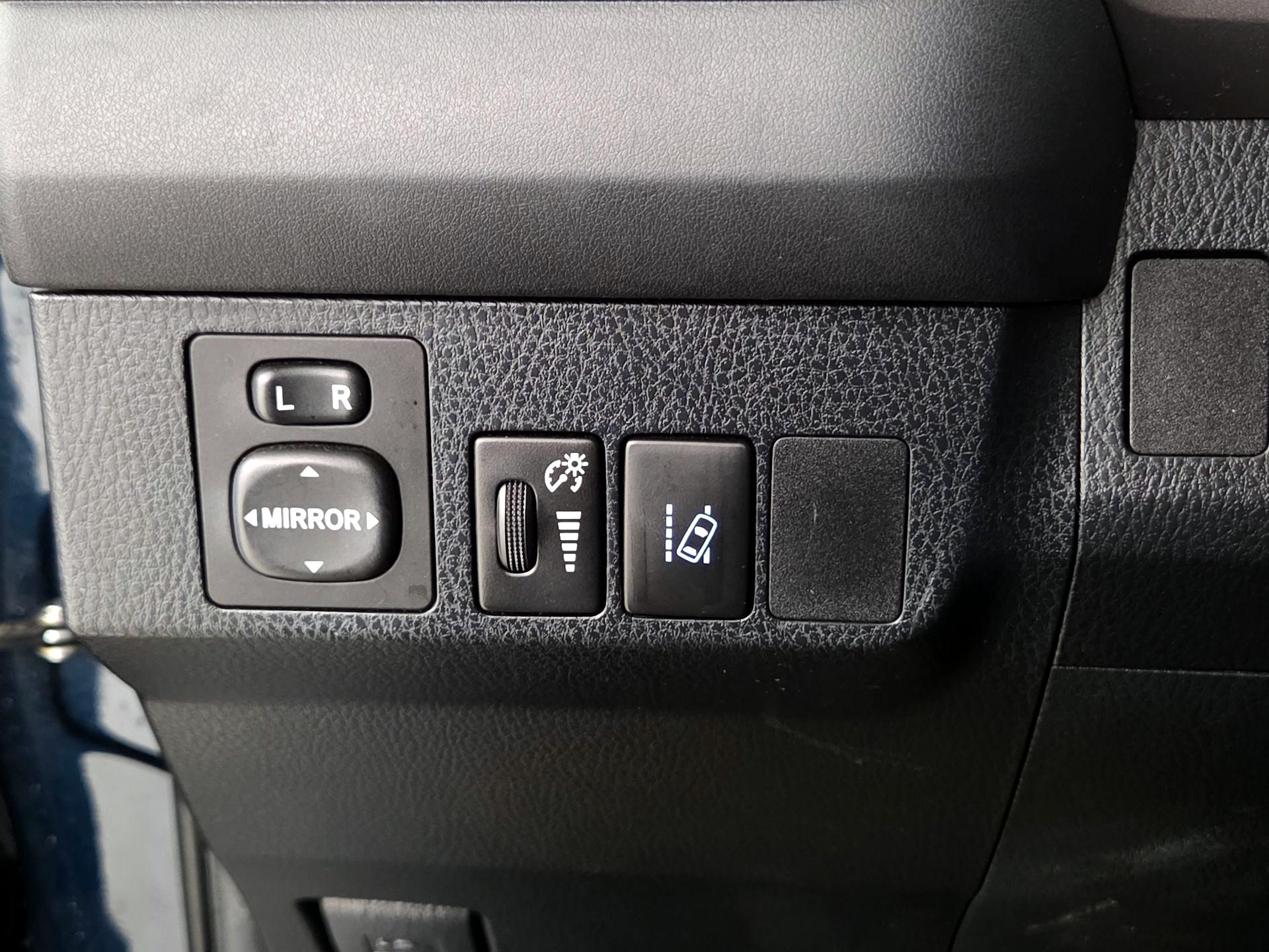 Thumbnail: 2018 Toyota RAV4 - 13