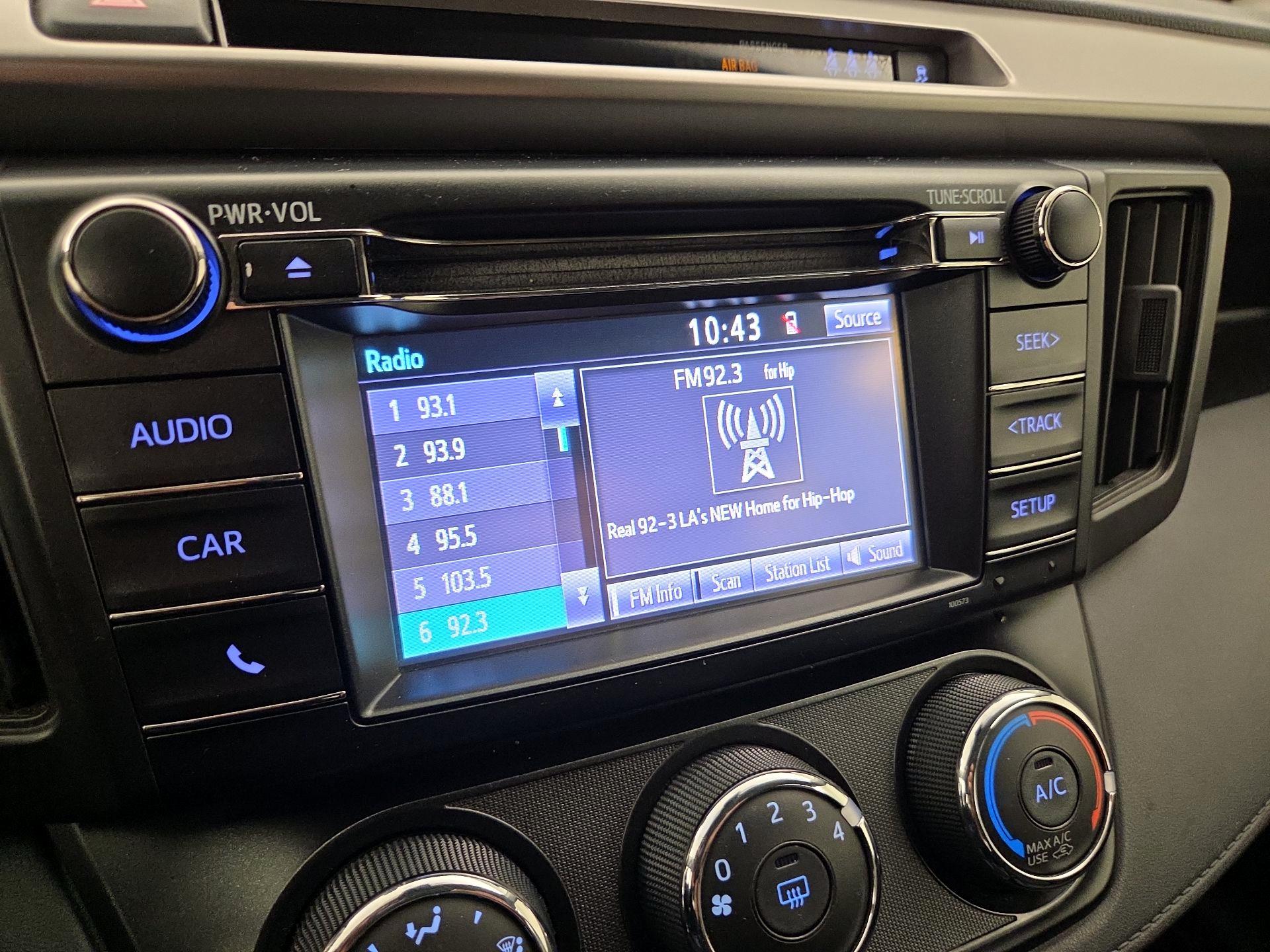 Thumbnail: 2018 Toyota RAV4 - 15