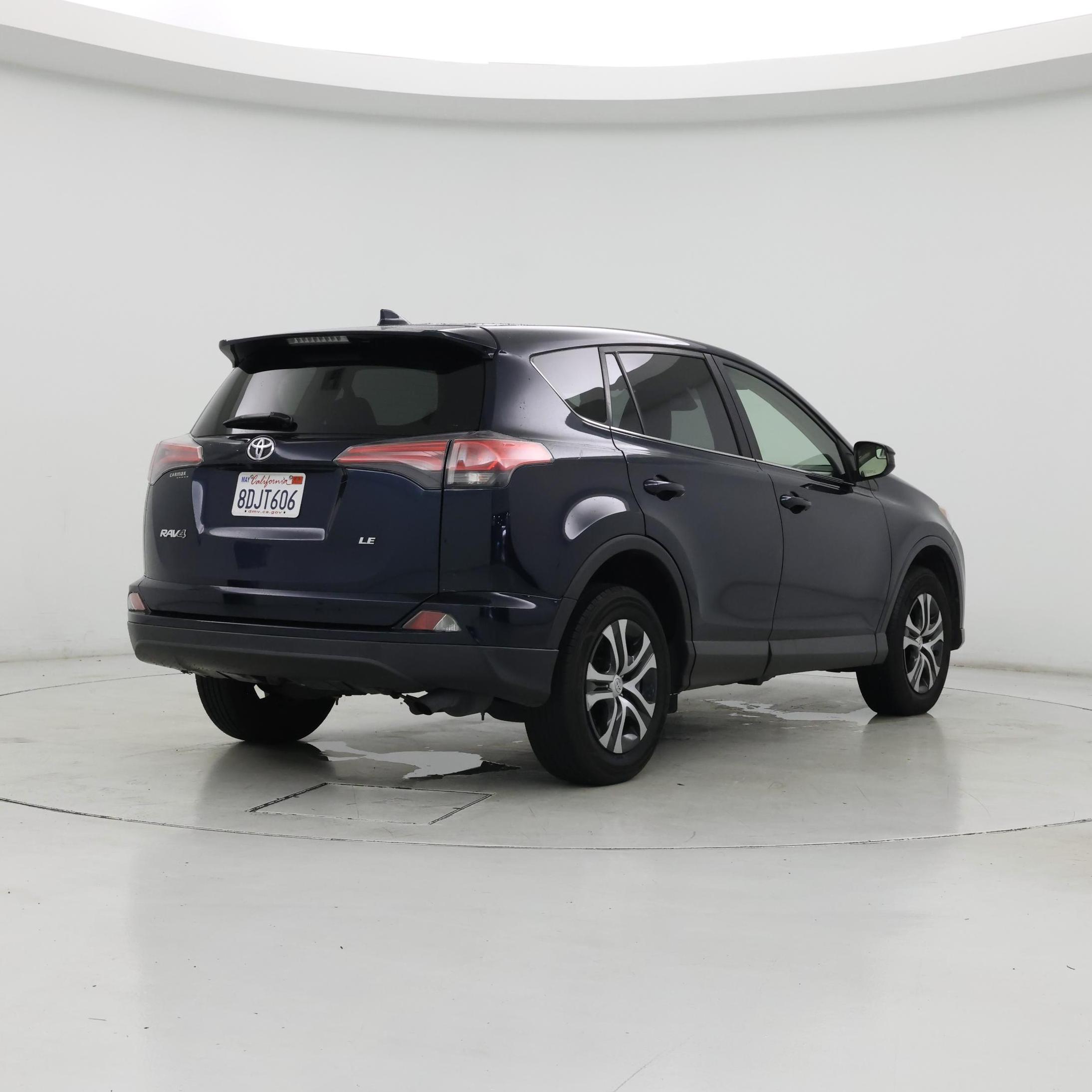 Thumbnail: 2018 Toyota RAV4 - 8
