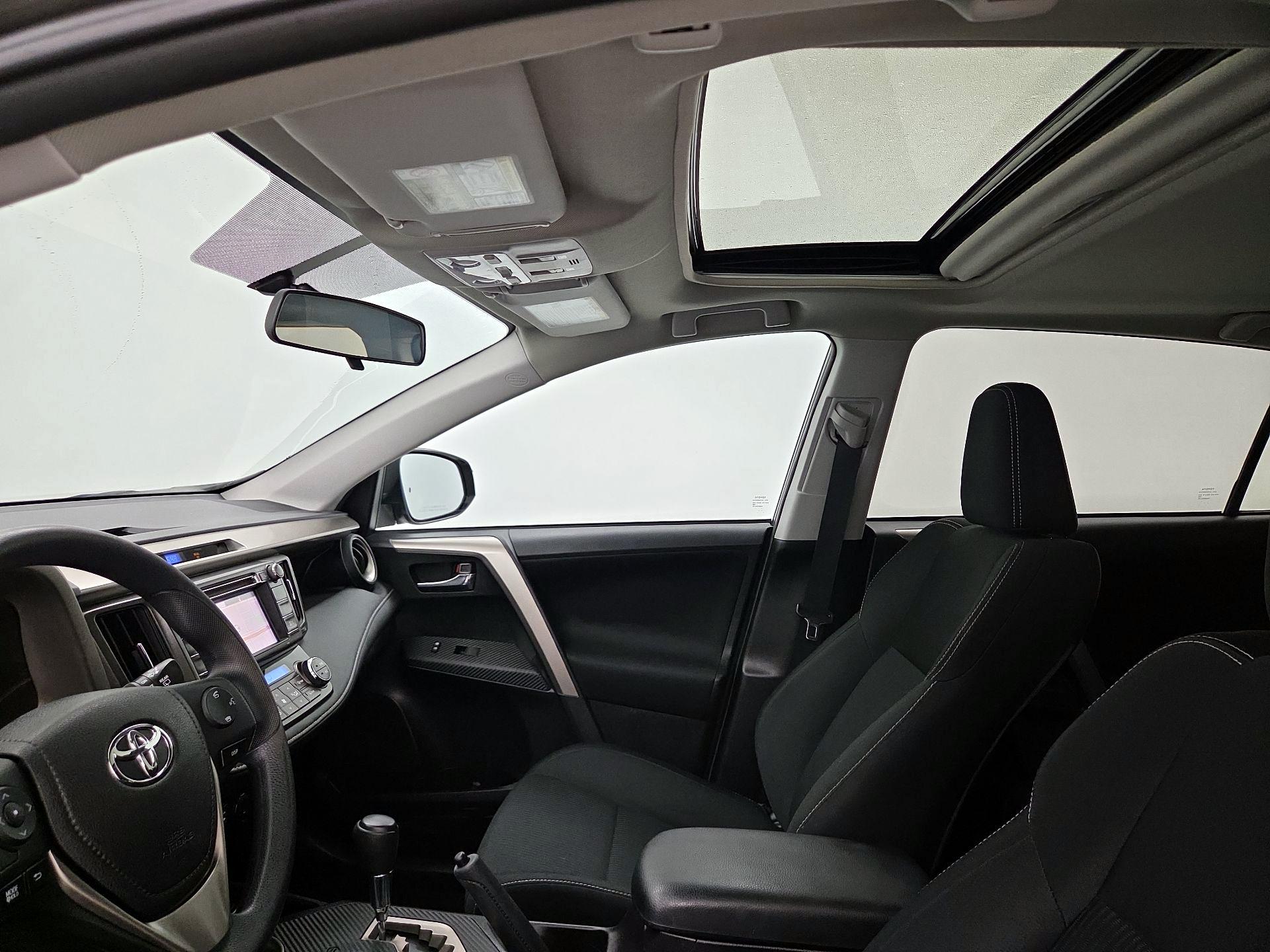 Thumbnail: 2015 Toyota RAV4 - 20