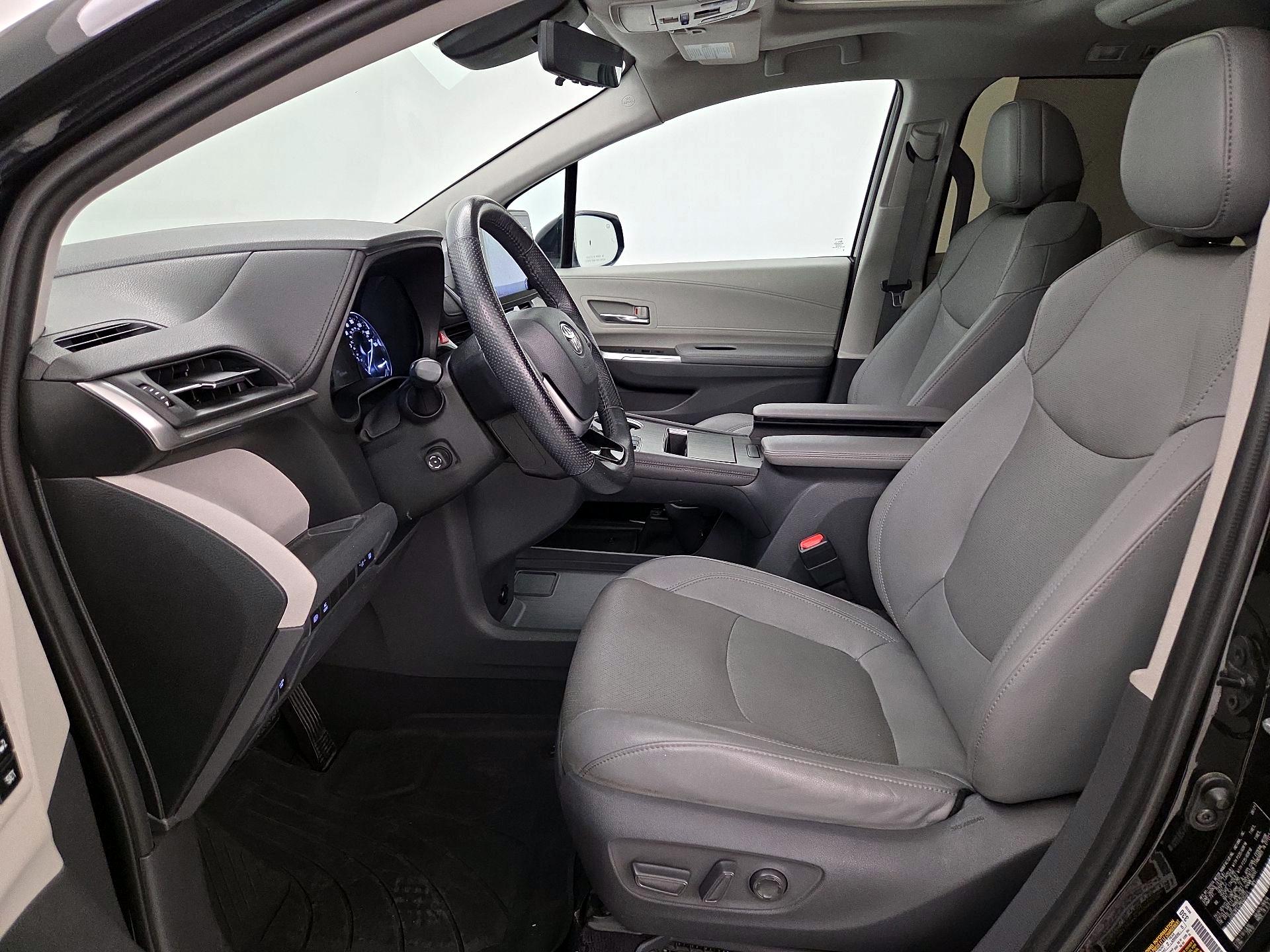 Thumbnail: 2021 Toyota Sienna - 11