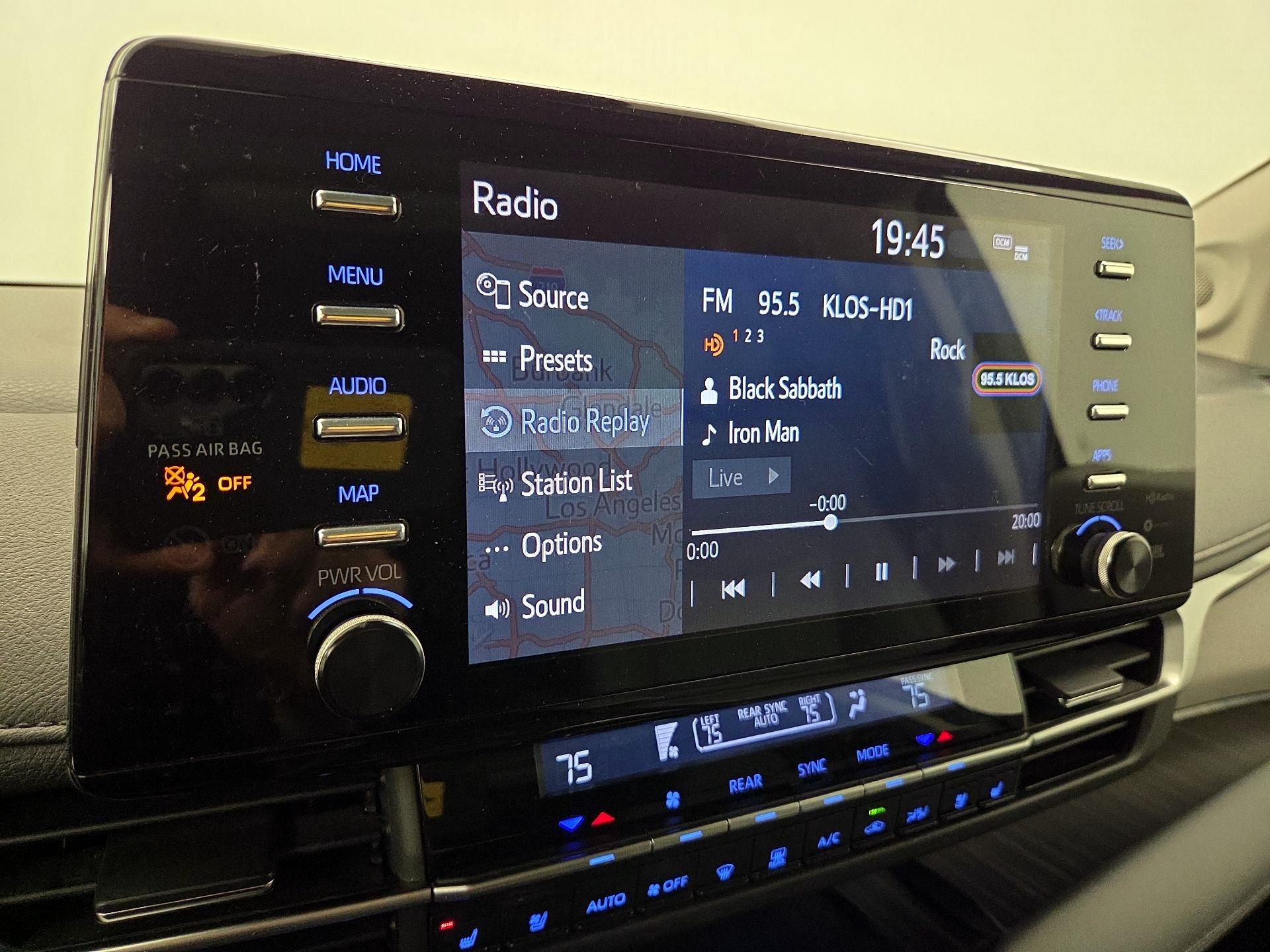 Thumbnail: 2021 Toyota Sienna - 16