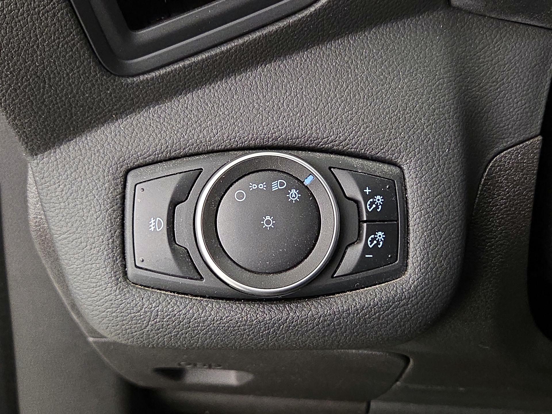 Thumbnail: 2015 Ford C-Max - 13