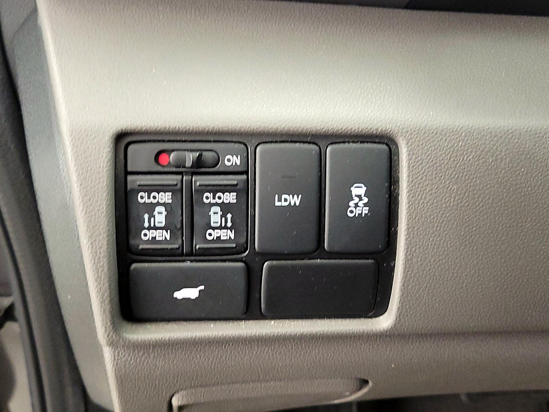 Thumbnail: 2016 Honda Odyssey - 13