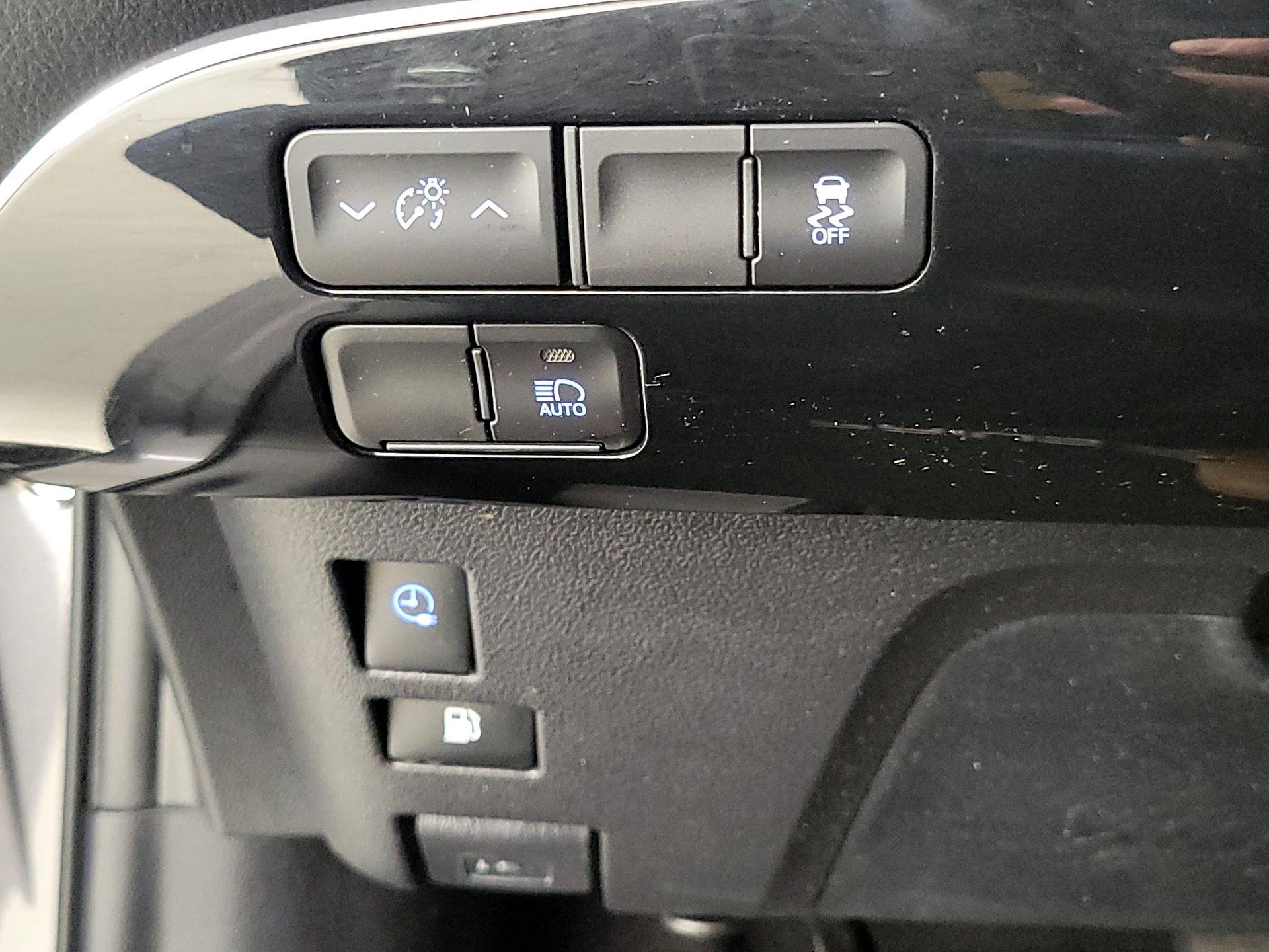 Thumbnail: 2021 Toyota Prius Prime - 13