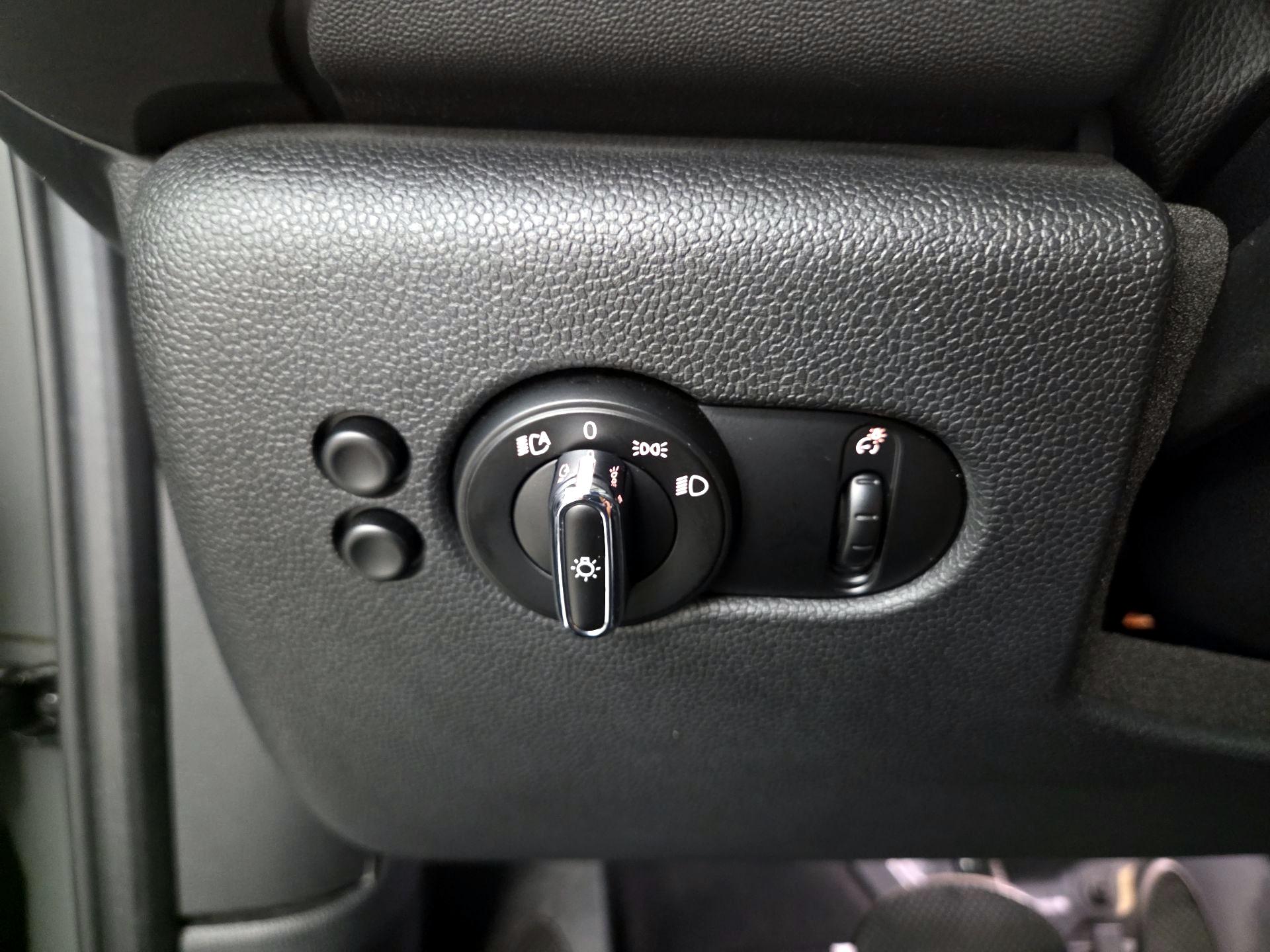 Thumbnail: 2018 MINI Cooper Hardtop - 13