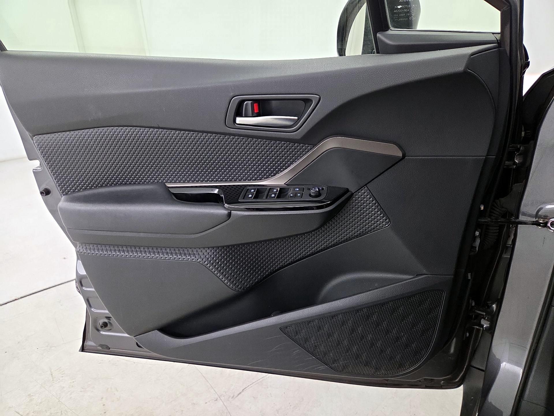 Thumbnail: 2019 Toyota C-HR - 12