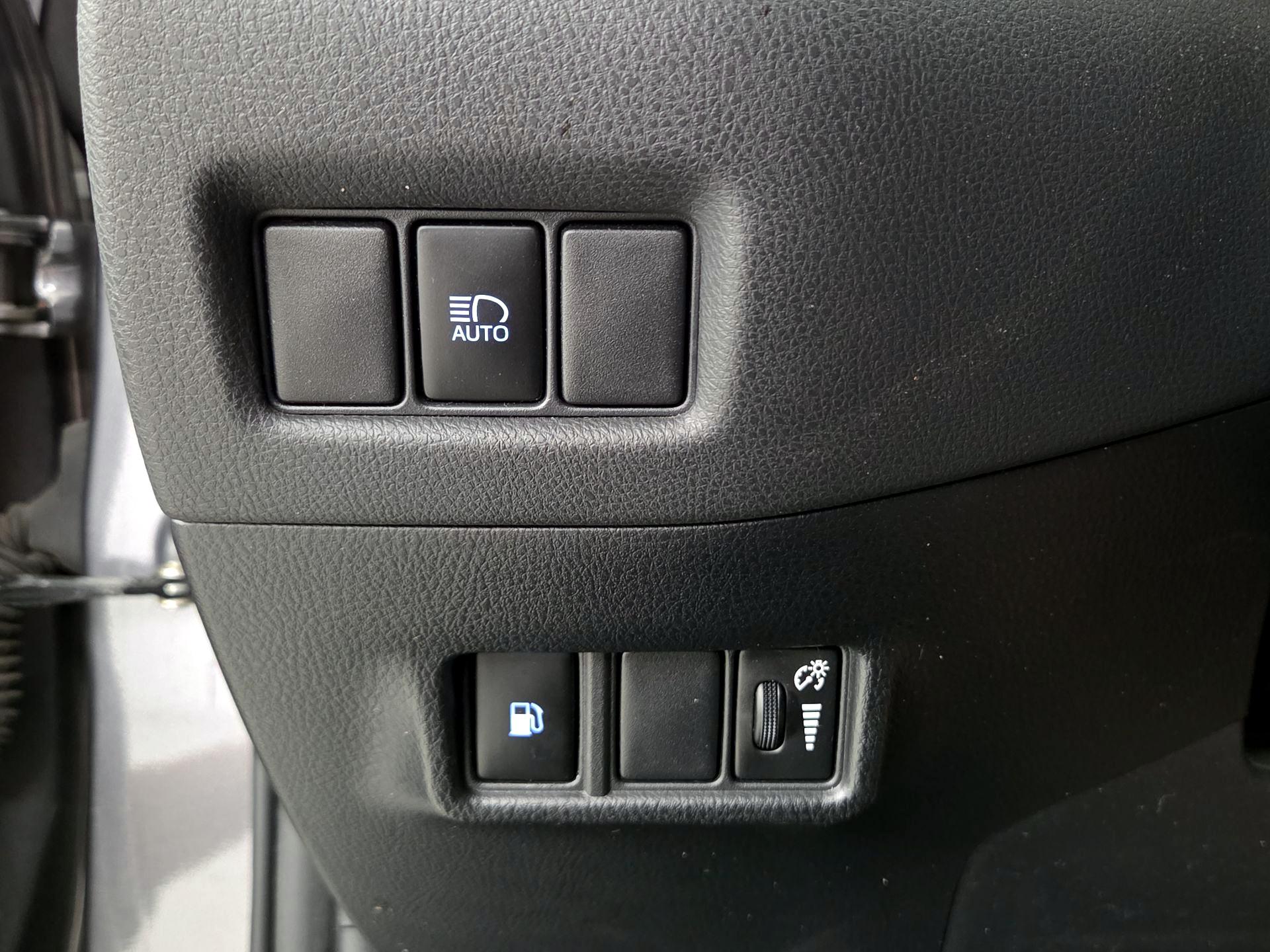 Thumbnail: 2019 Toyota C-HR - 13