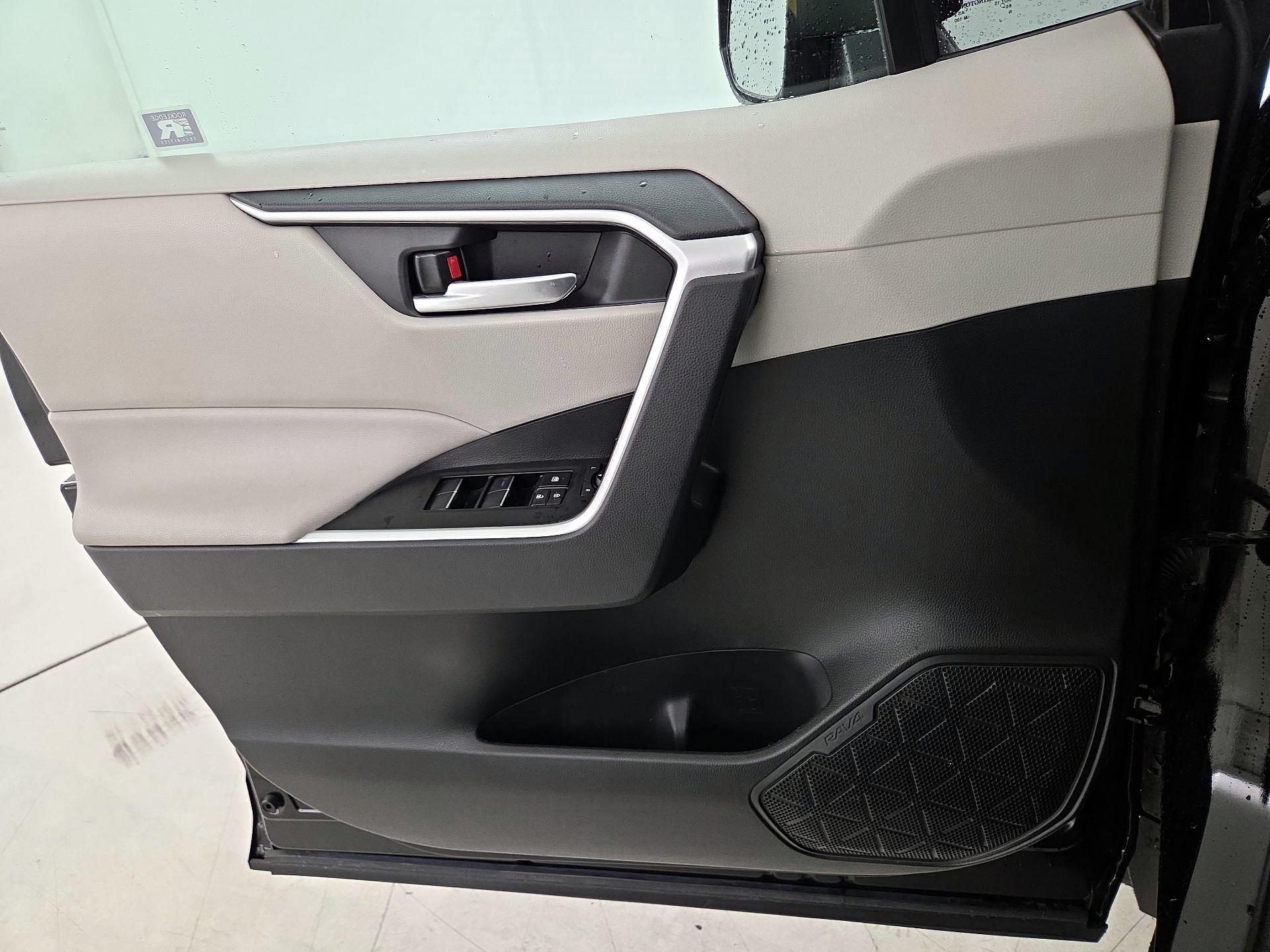 Thumbnail: 2021 Toyota RAV4 - 12