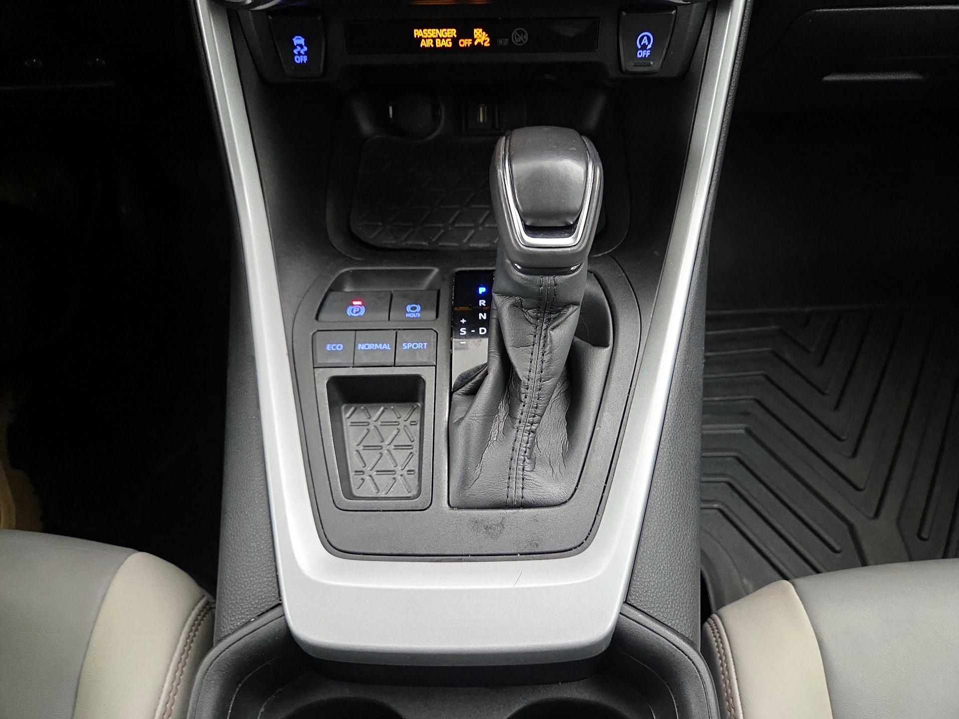 Thumbnail: 2021 Toyota RAV4 - 17