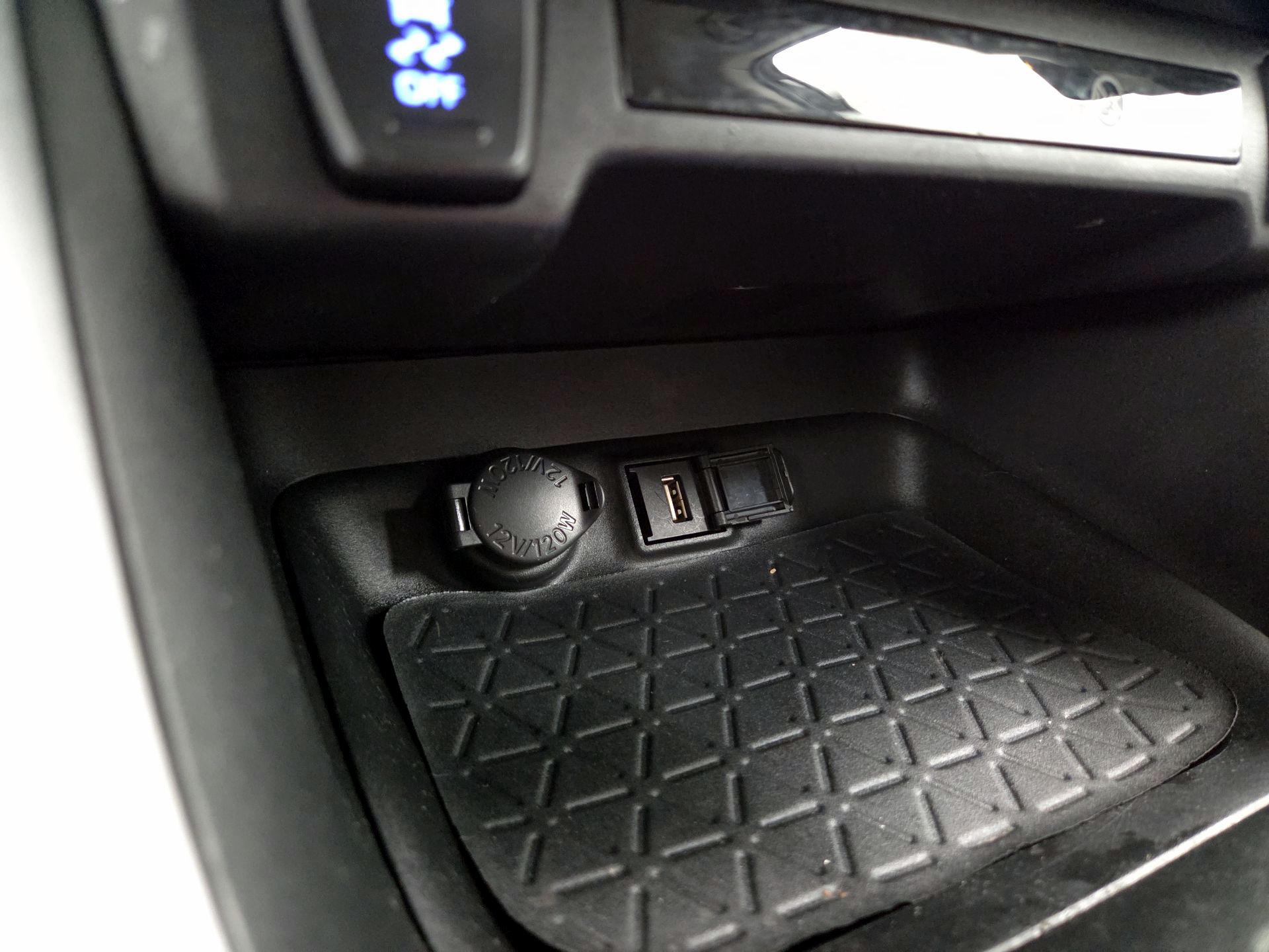 Thumbnail: 2021 Toyota RAV4 - 18