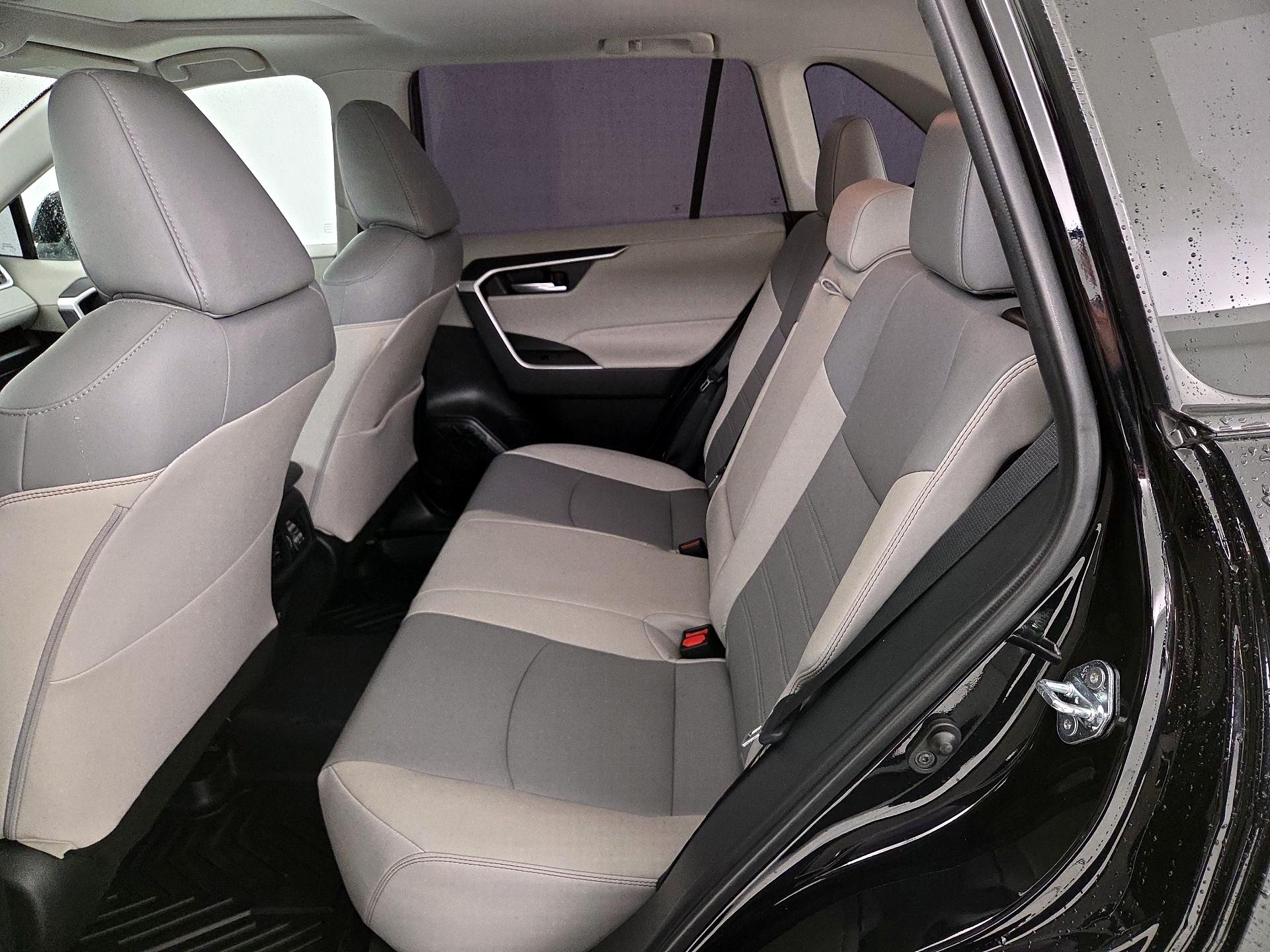 Thumbnail: 2021 Toyota RAV4 - 20