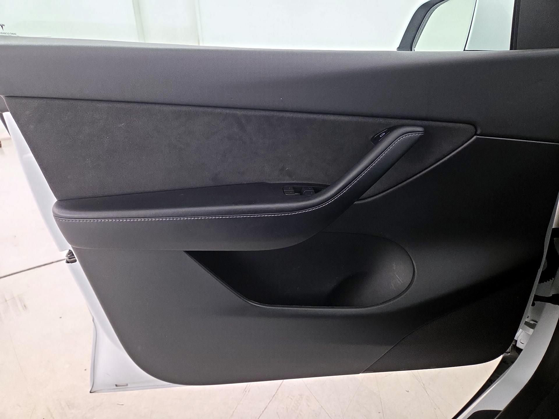 Thumbnail: 2022 Tesla Model Y - 12