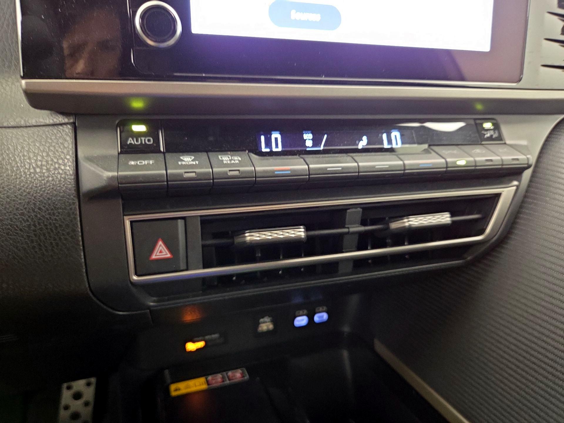 Thumbnail: 2025 Toyota Camry - 16