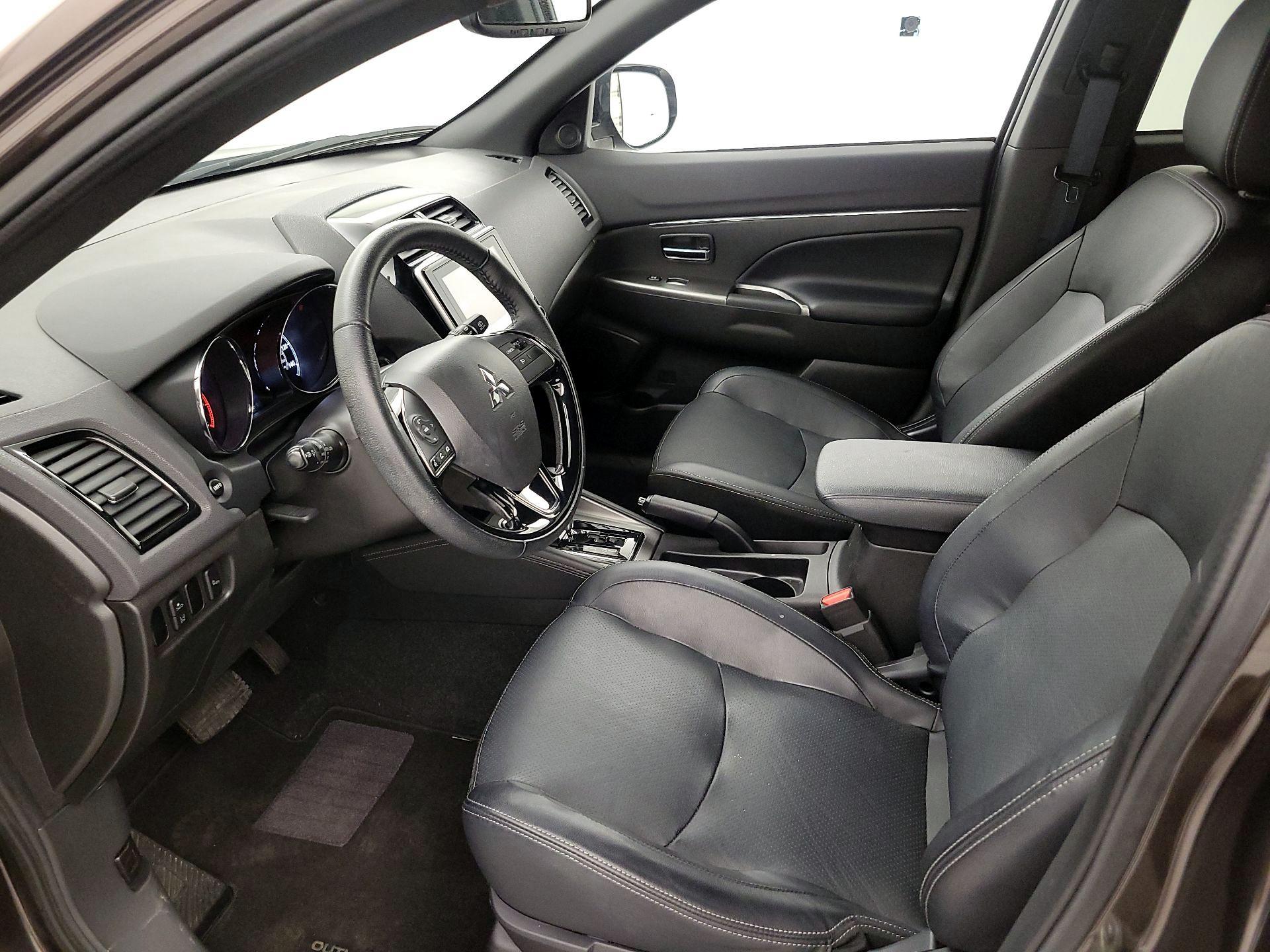 Thumbnail: 2023 Mitsubishi Outlander Sport - 11