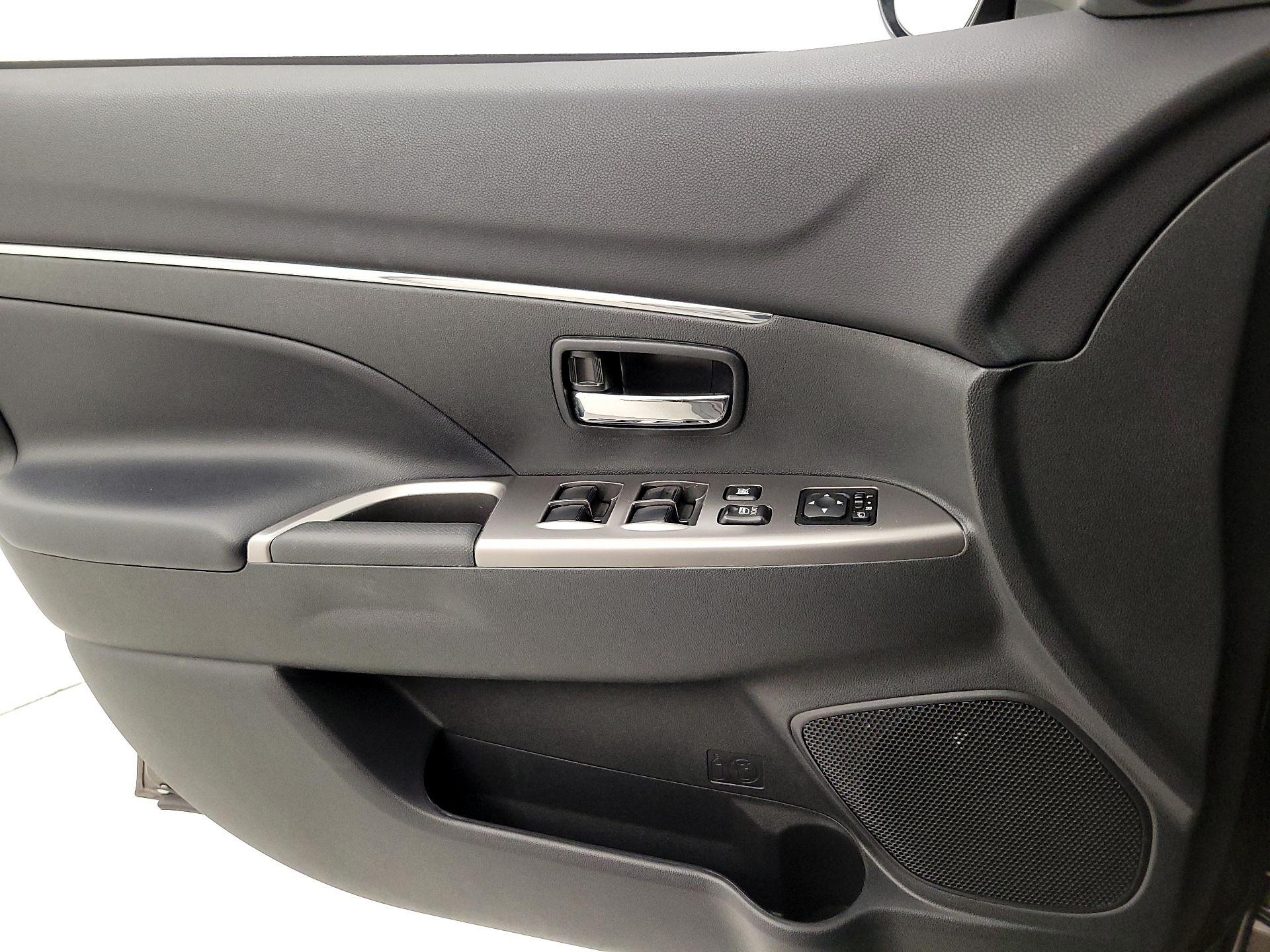 Thumbnail: 2023 Mitsubishi Outlander Sport - 12