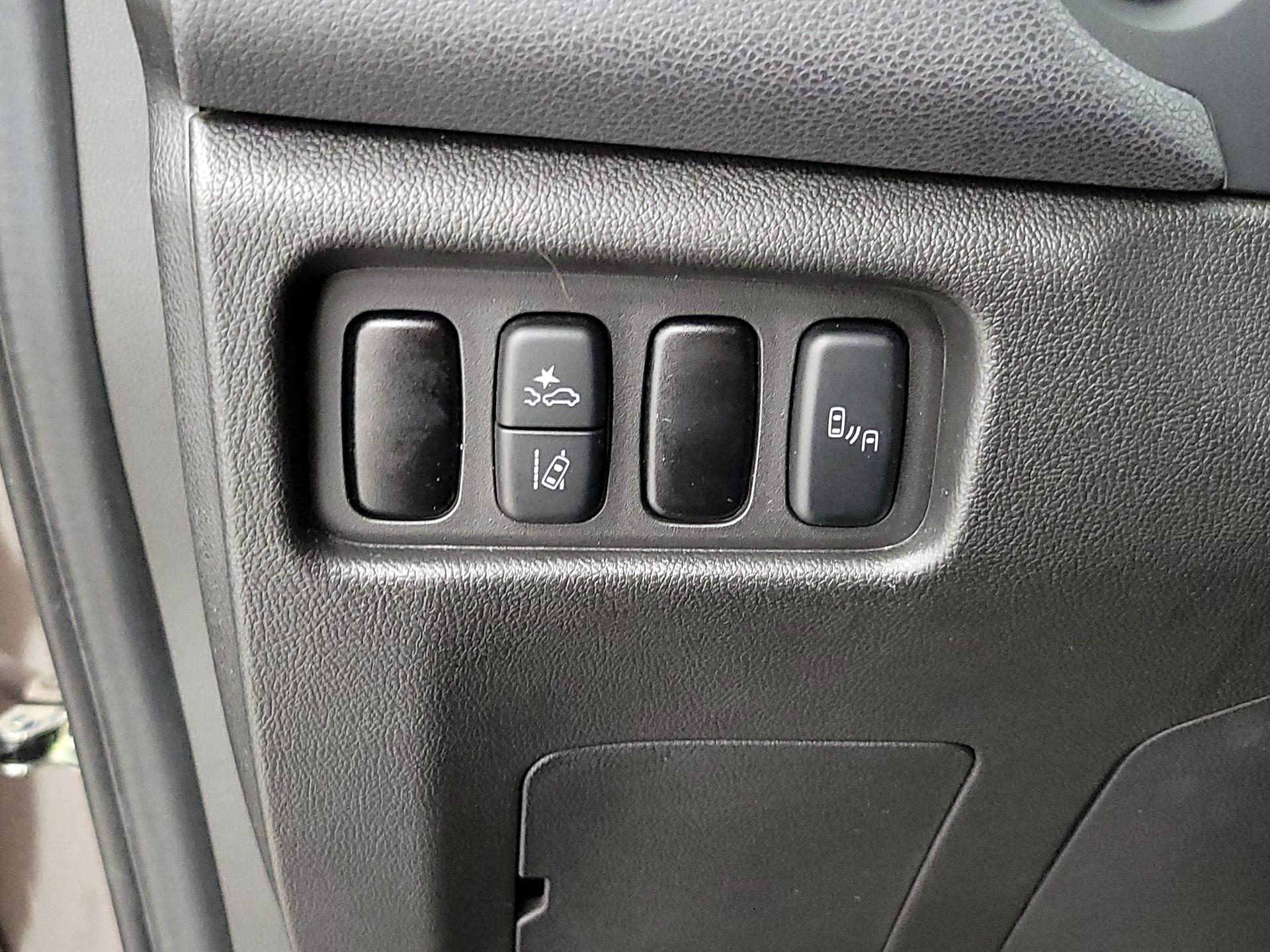 Thumbnail: 2023 Mitsubishi Outlander Sport - 13