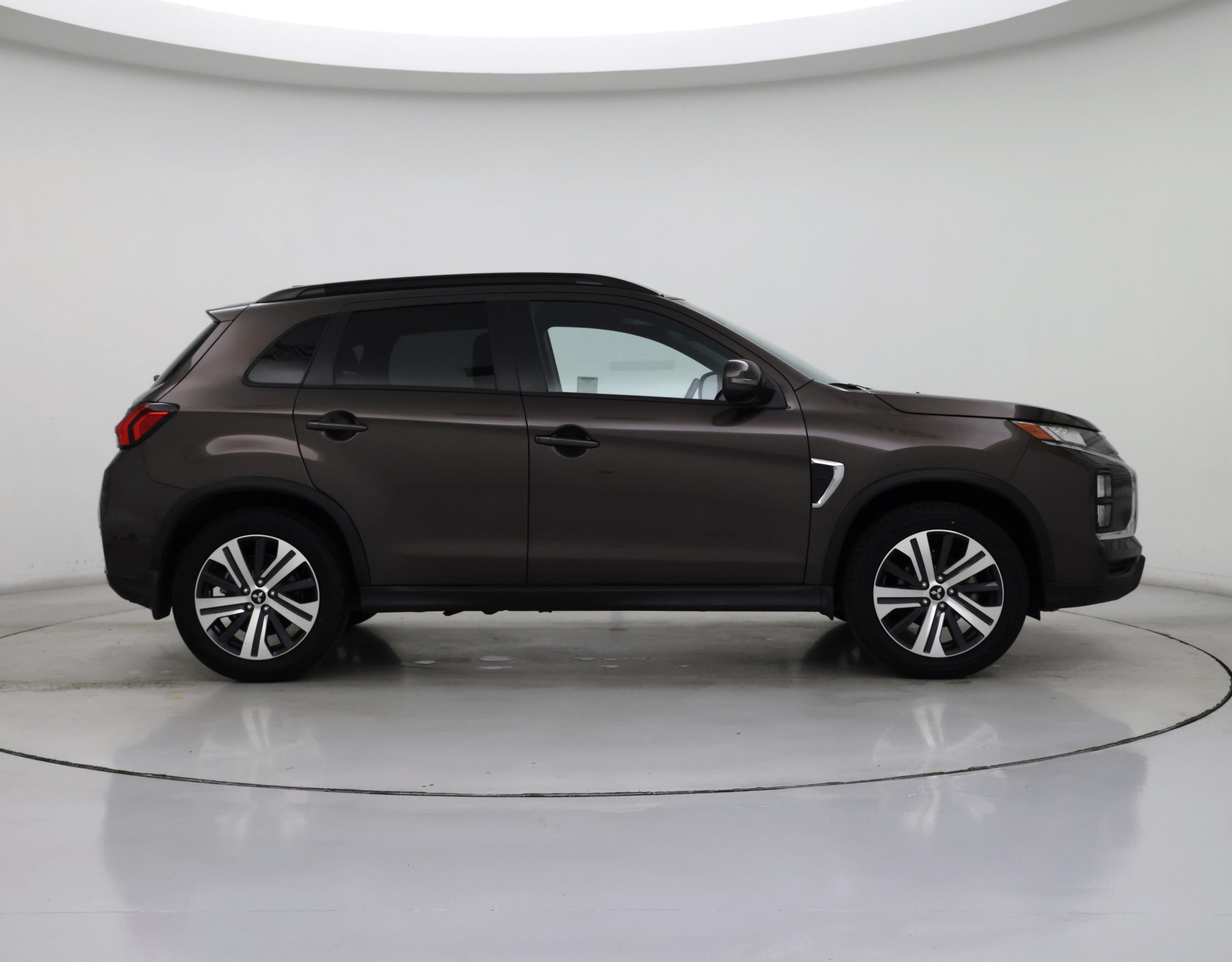 Thumbnail: 2023 Mitsubishi Outlander Sport - 7