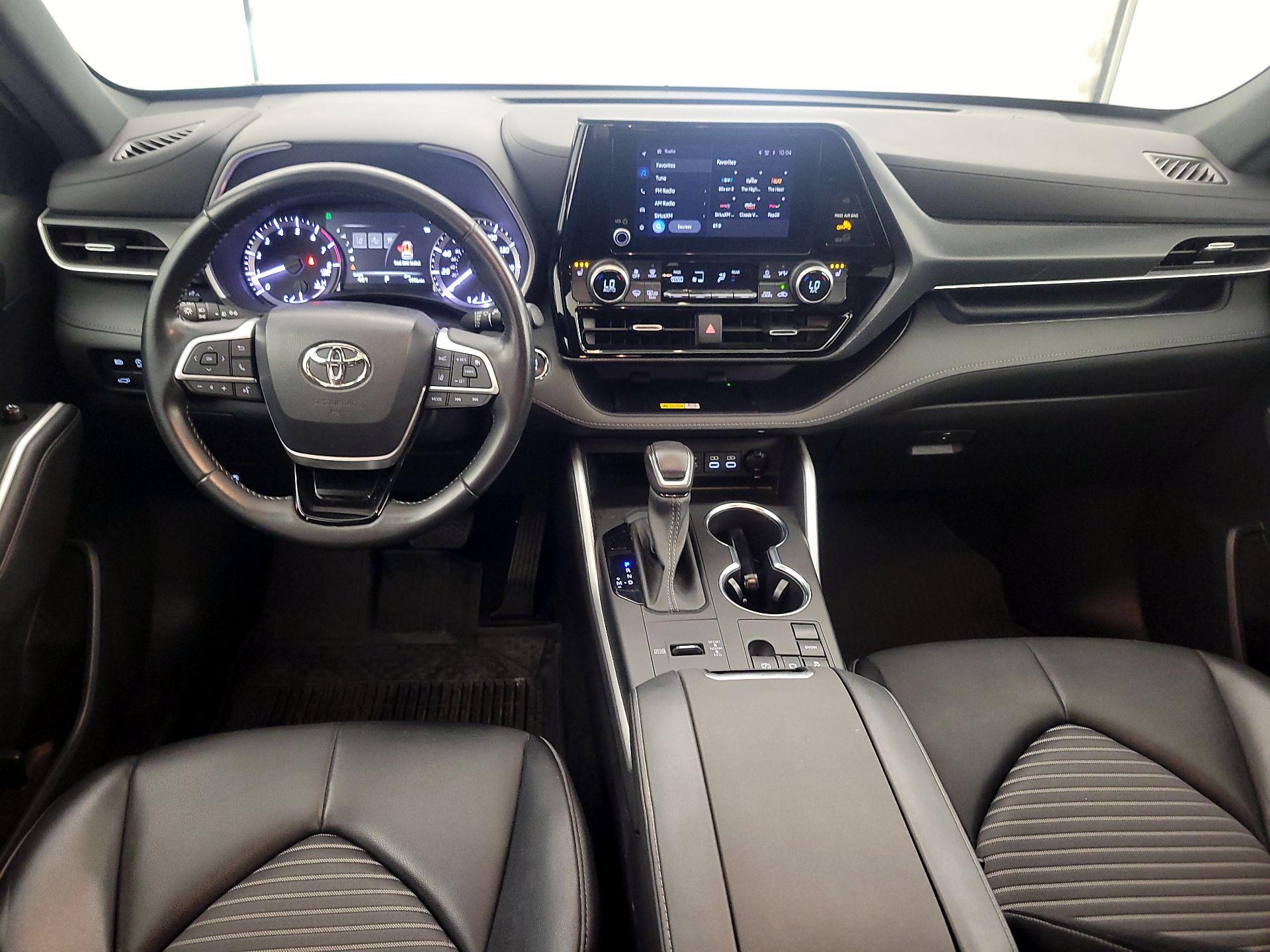 Thumbnail: 2023 Toyota Highlander - 9