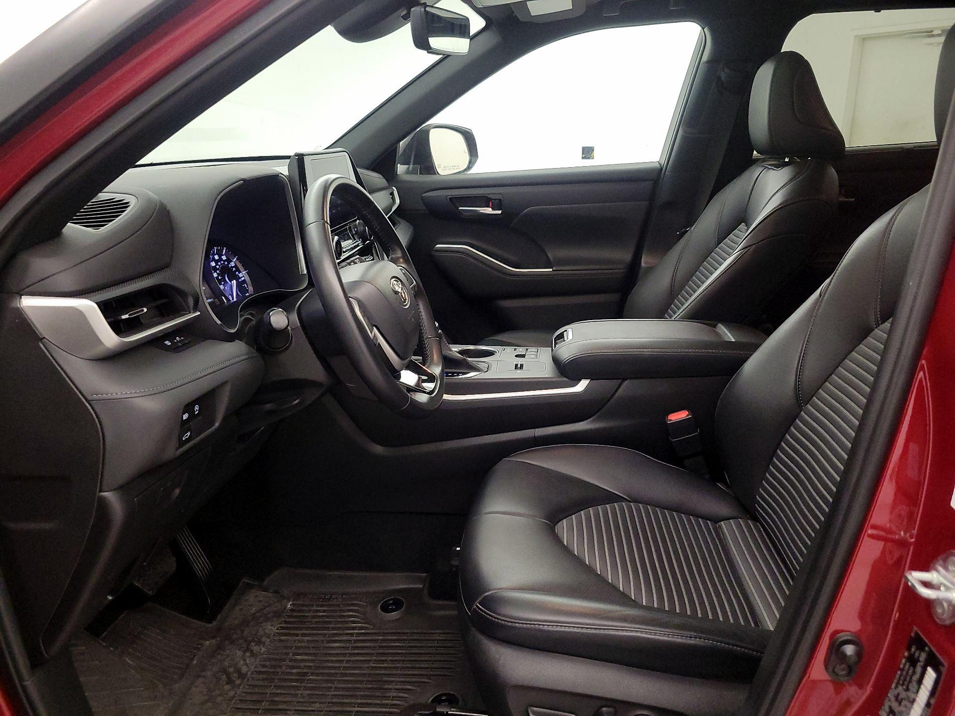 Thumbnail: 2023 Toyota Highlander - 11