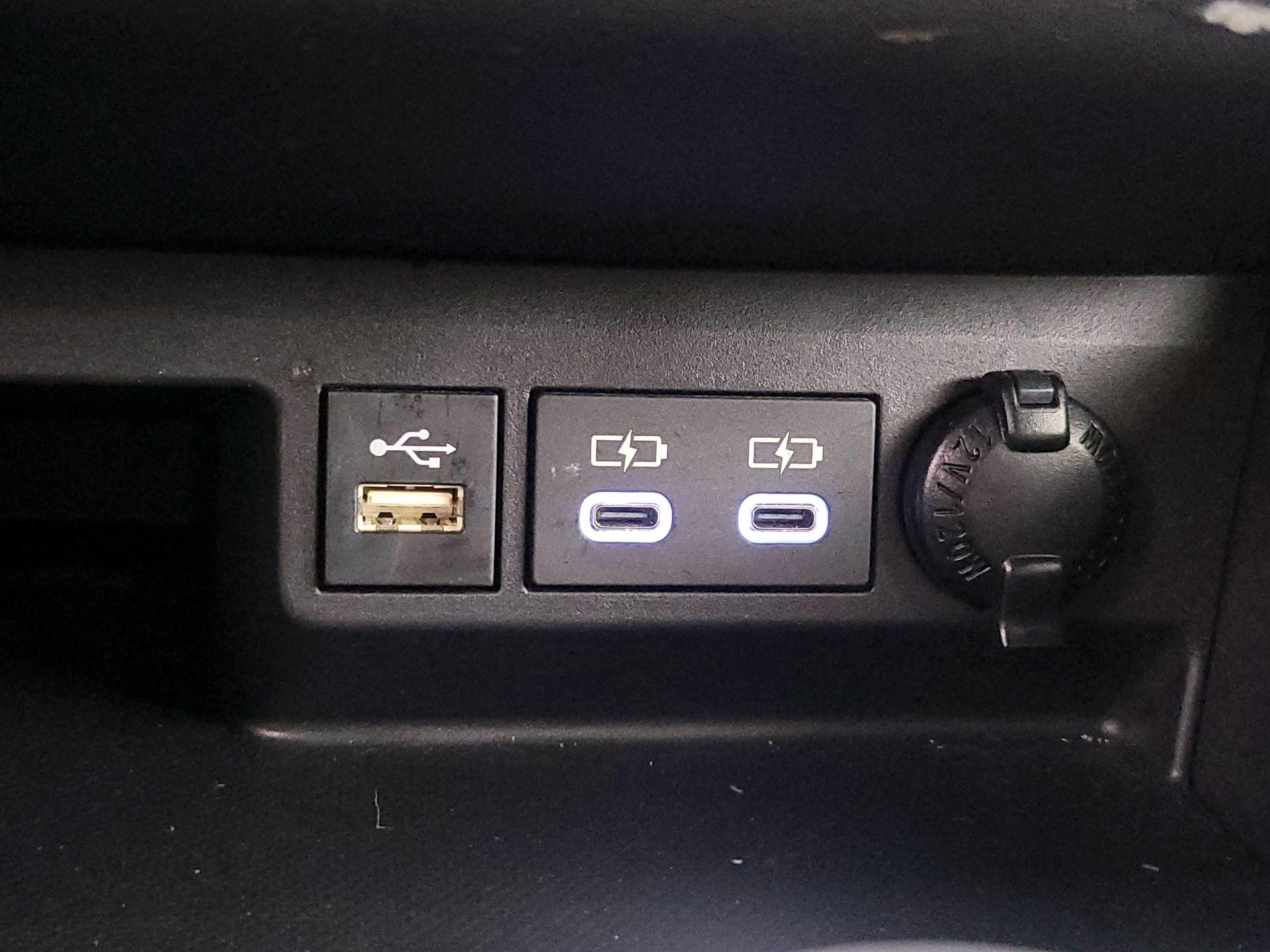 Thumbnail: 2023 Toyota Highlander - 18