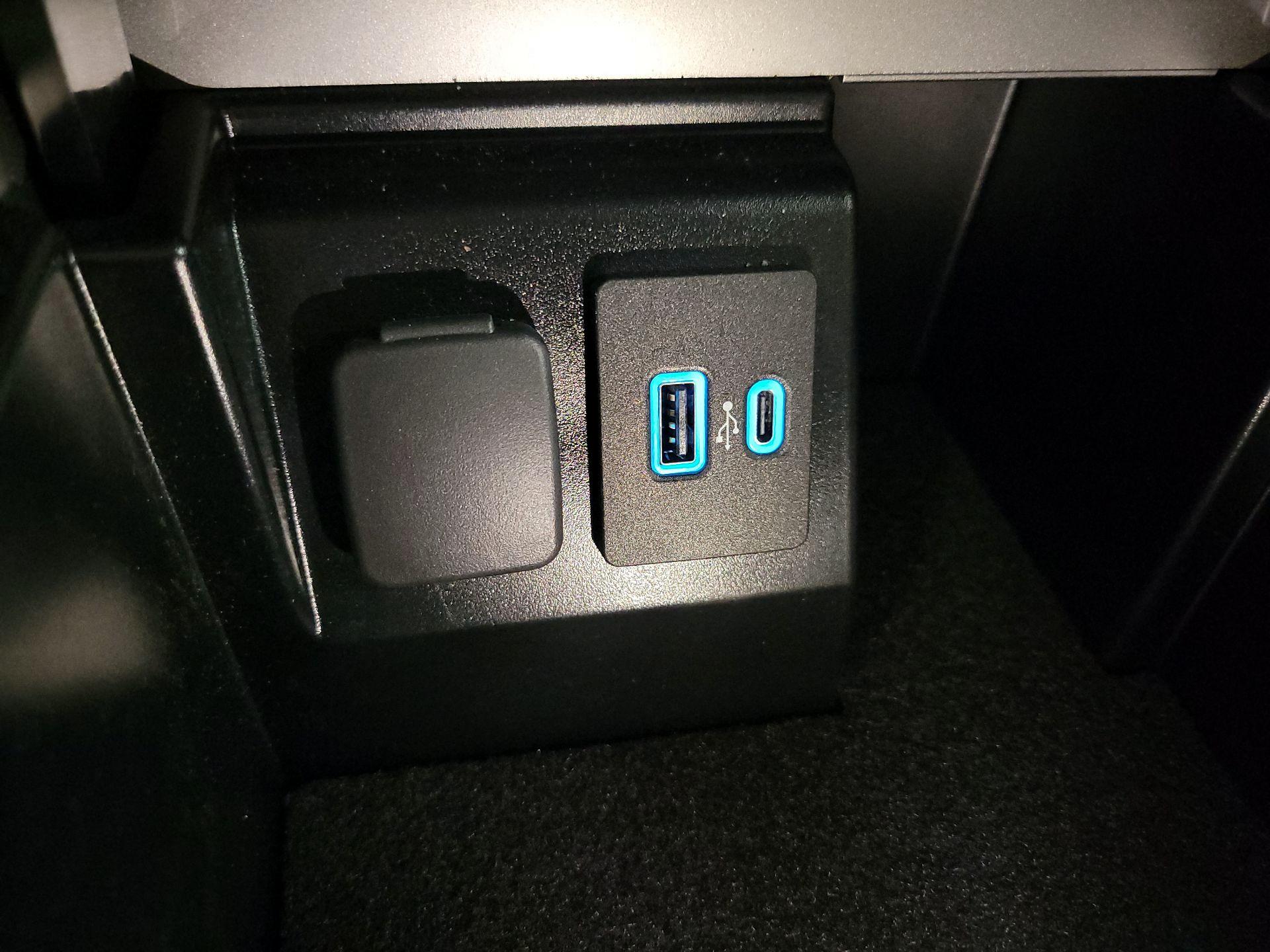 Thumbnail: 2023 Ford Explorer - 19