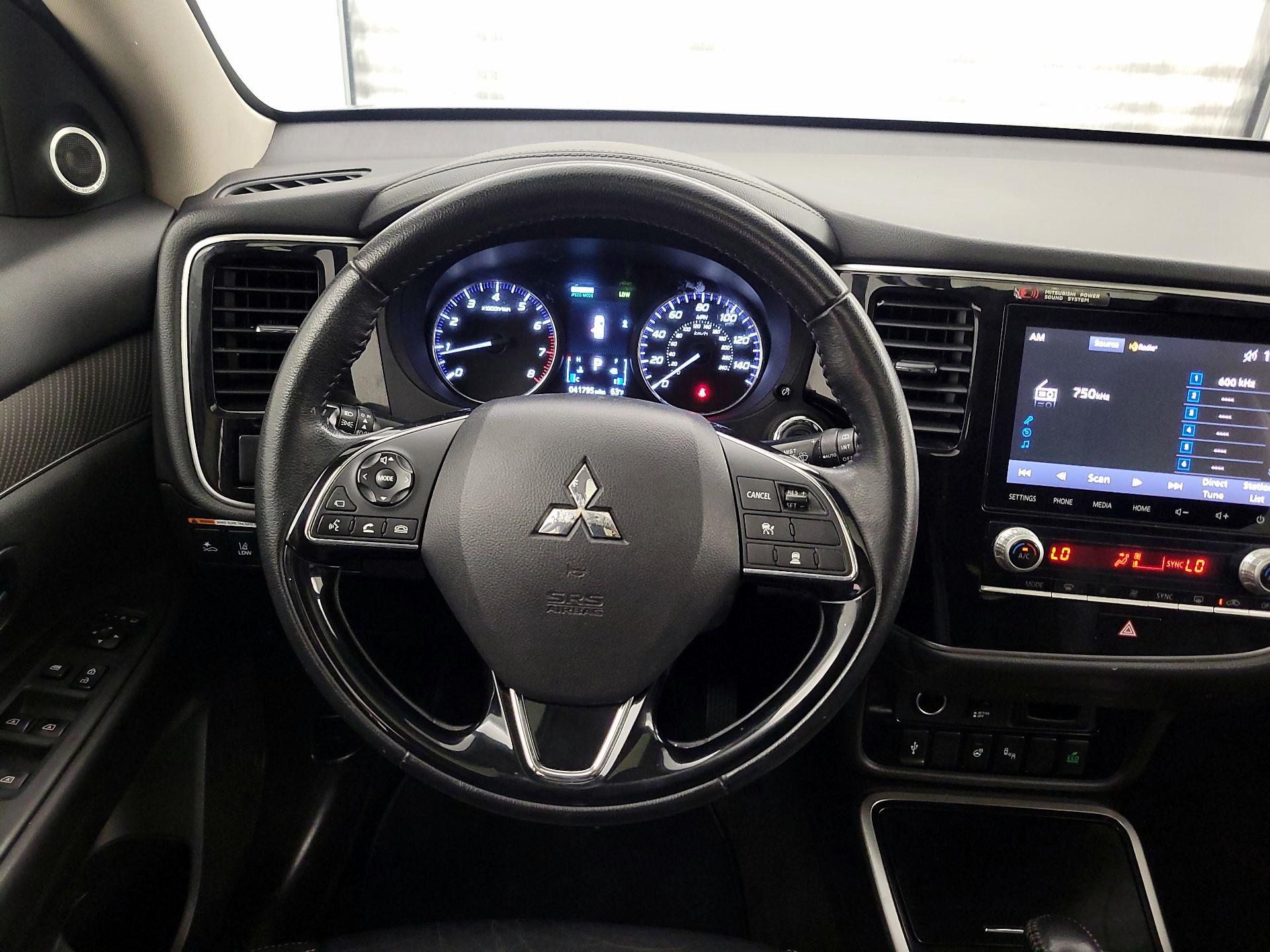 Thumbnail: 2020 Mitsubishi Outlander - 10