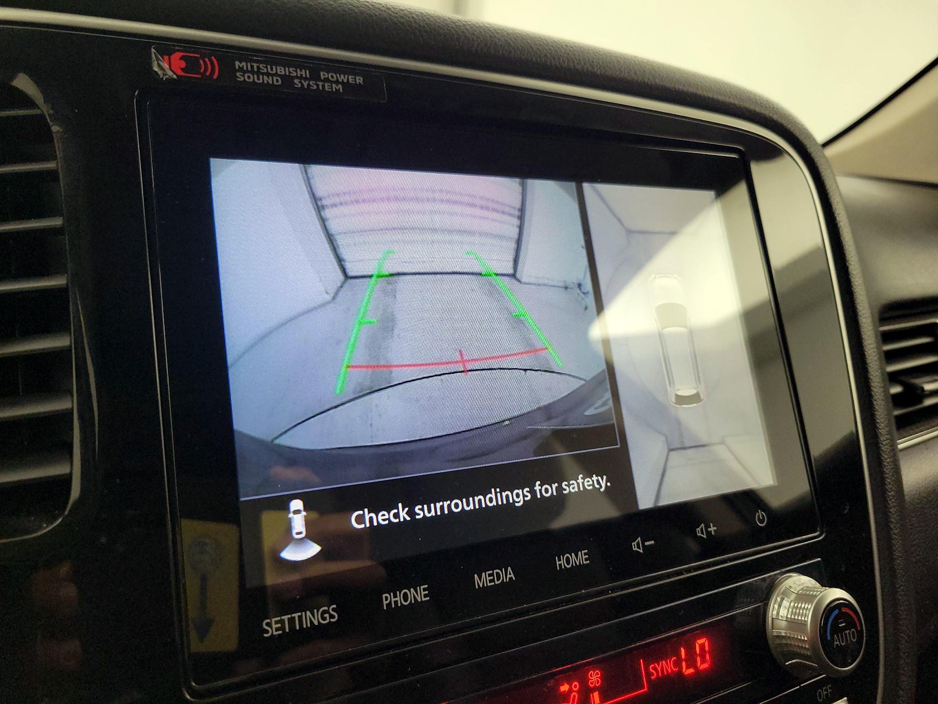 Thumbnail: 2020 Mitsubishi Outlander - 14