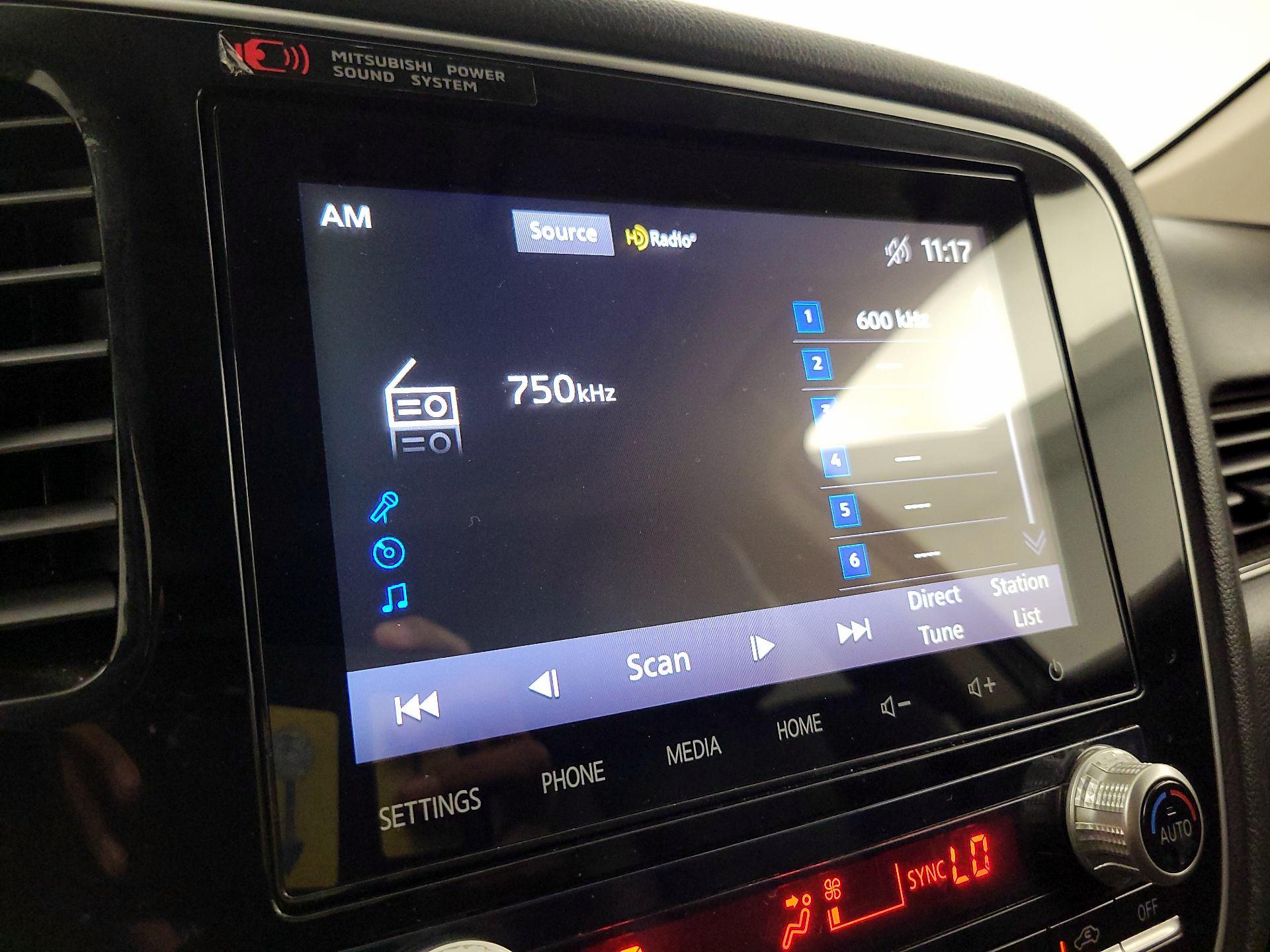 Thumbnail: 2020 Mitsubishi Outlander - 15