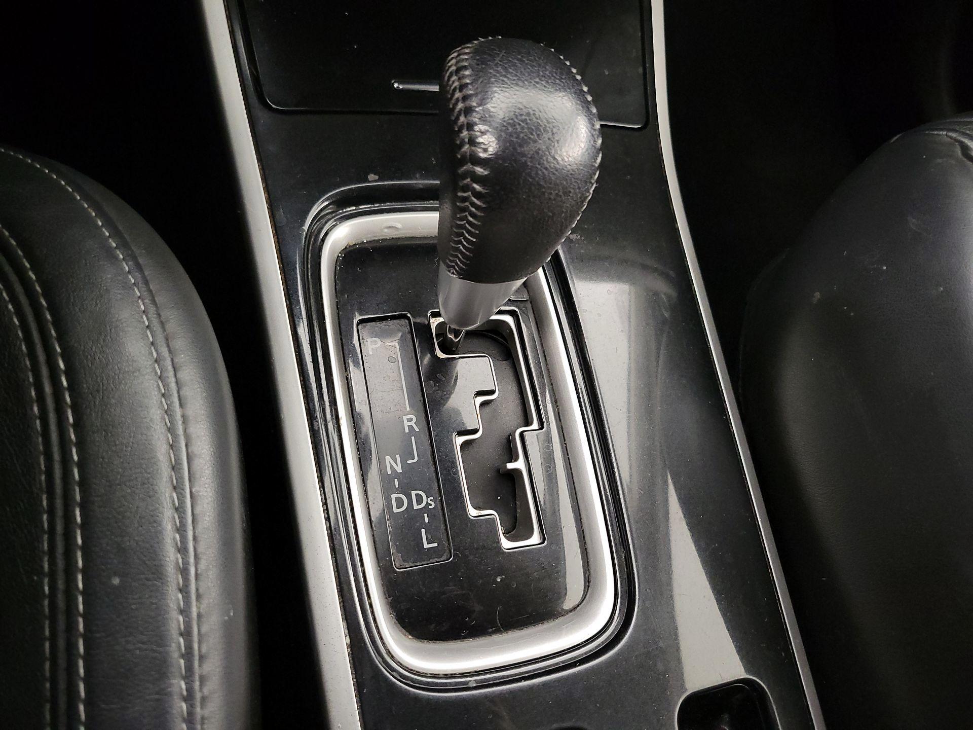 Thumbnail: 2020 Mitsubishi Outlander - 17