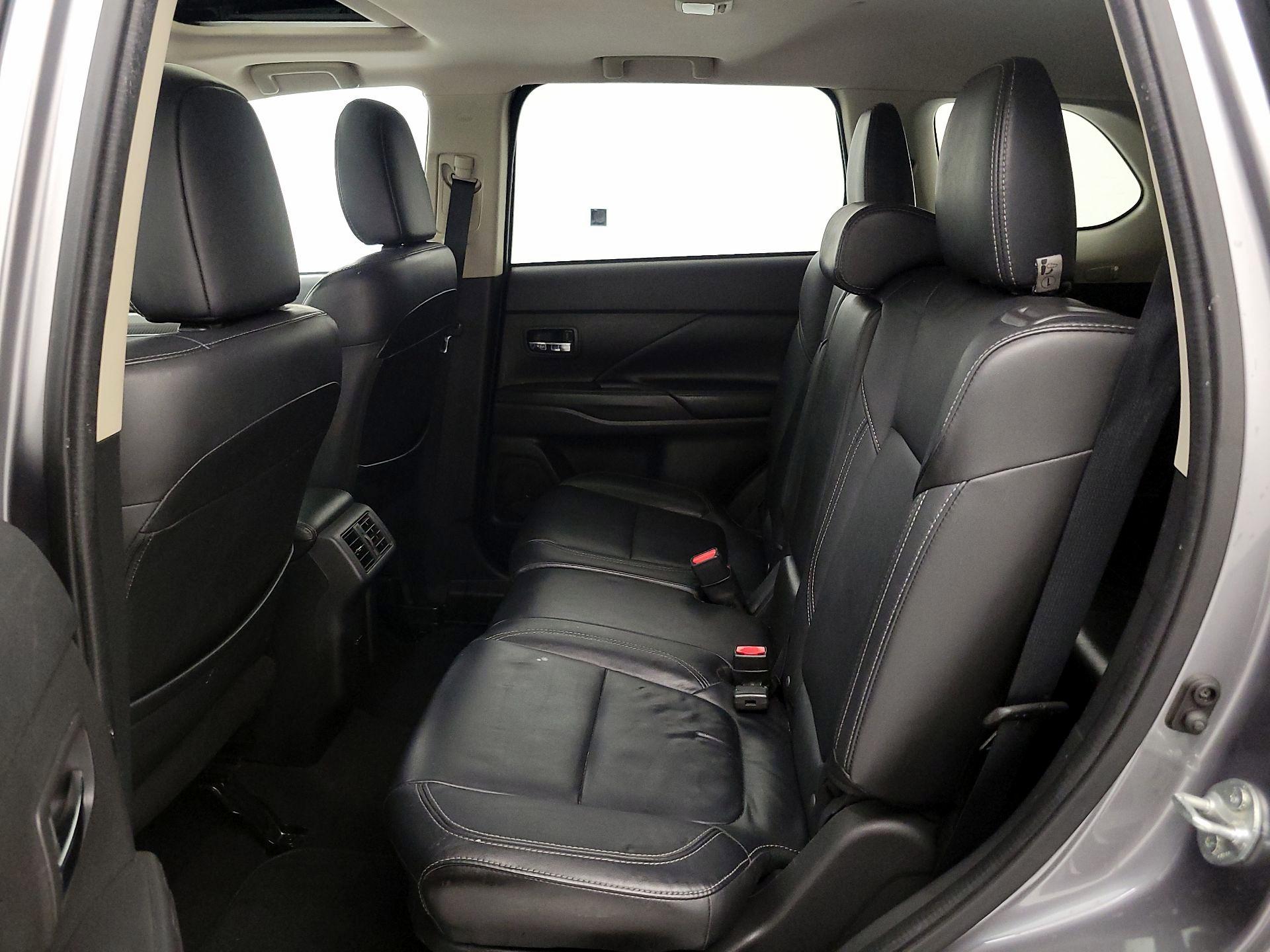 Thumbnail: 2020 Mitsubishi Outlander - 20