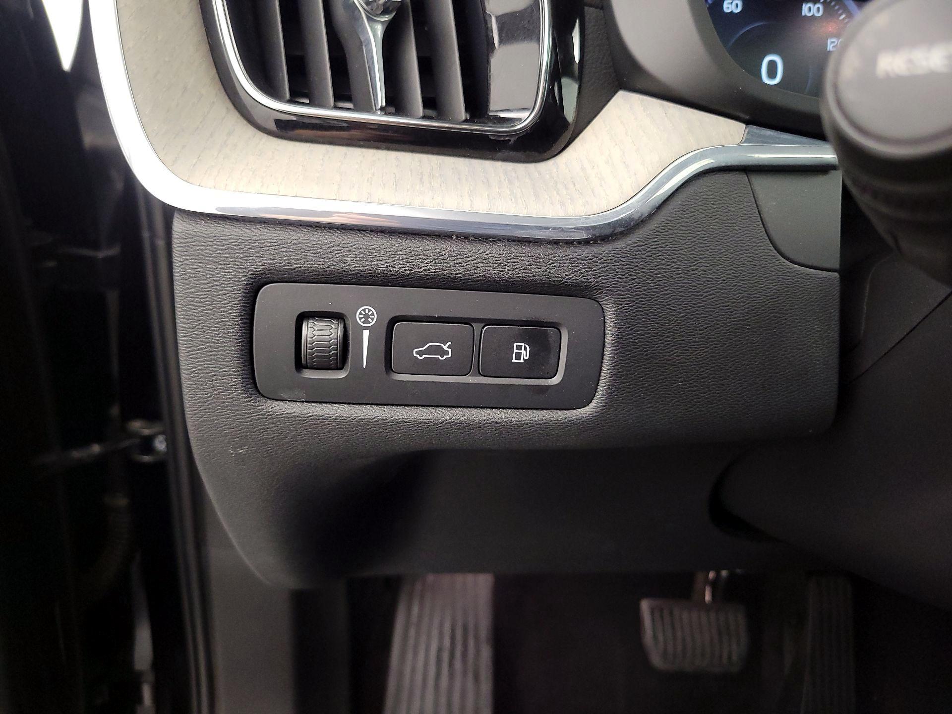 Thumbnail: 2021 Volvo XC60 - 13