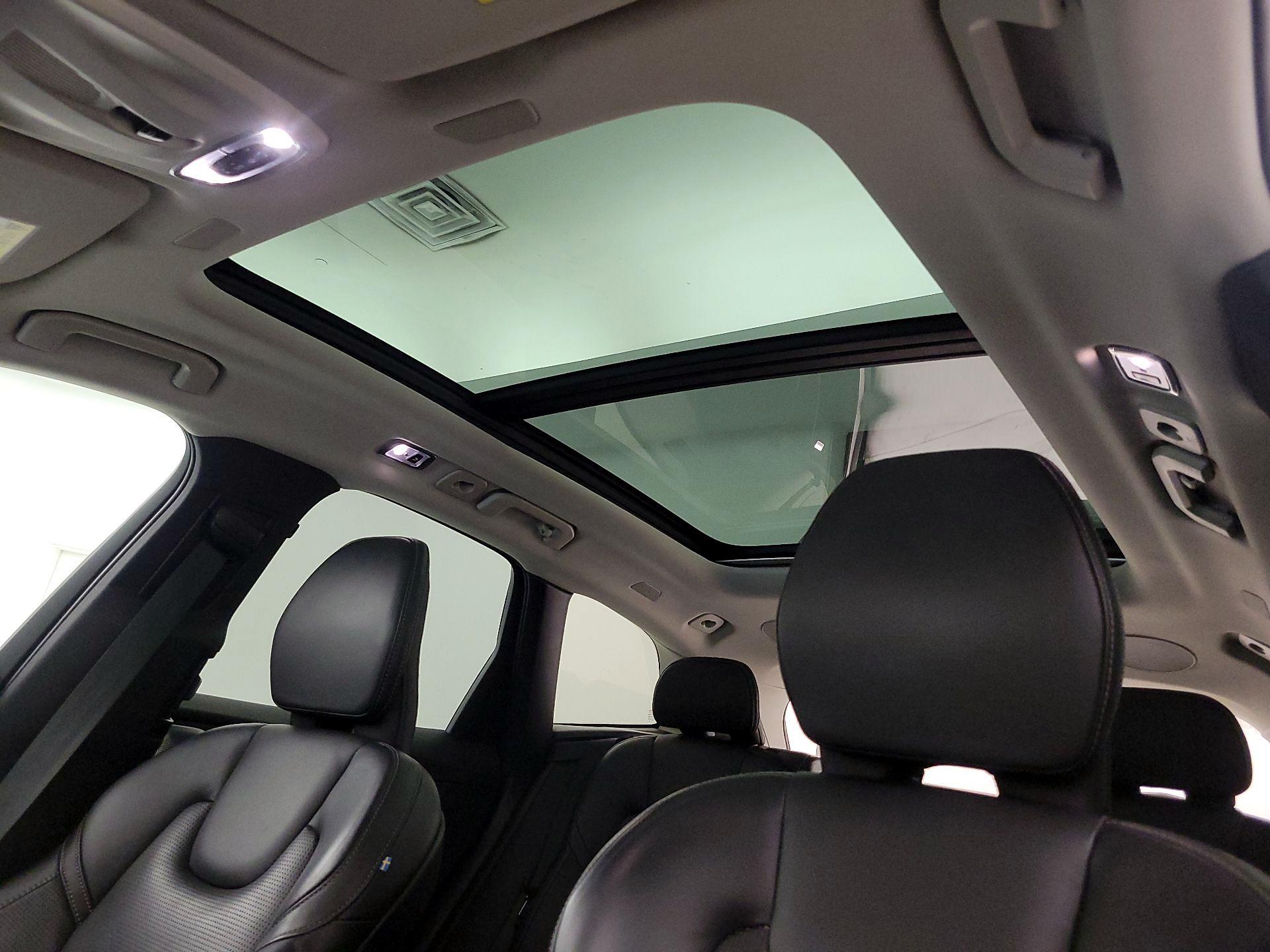 Thumbnail: 2021 Volvo XC60 - 20