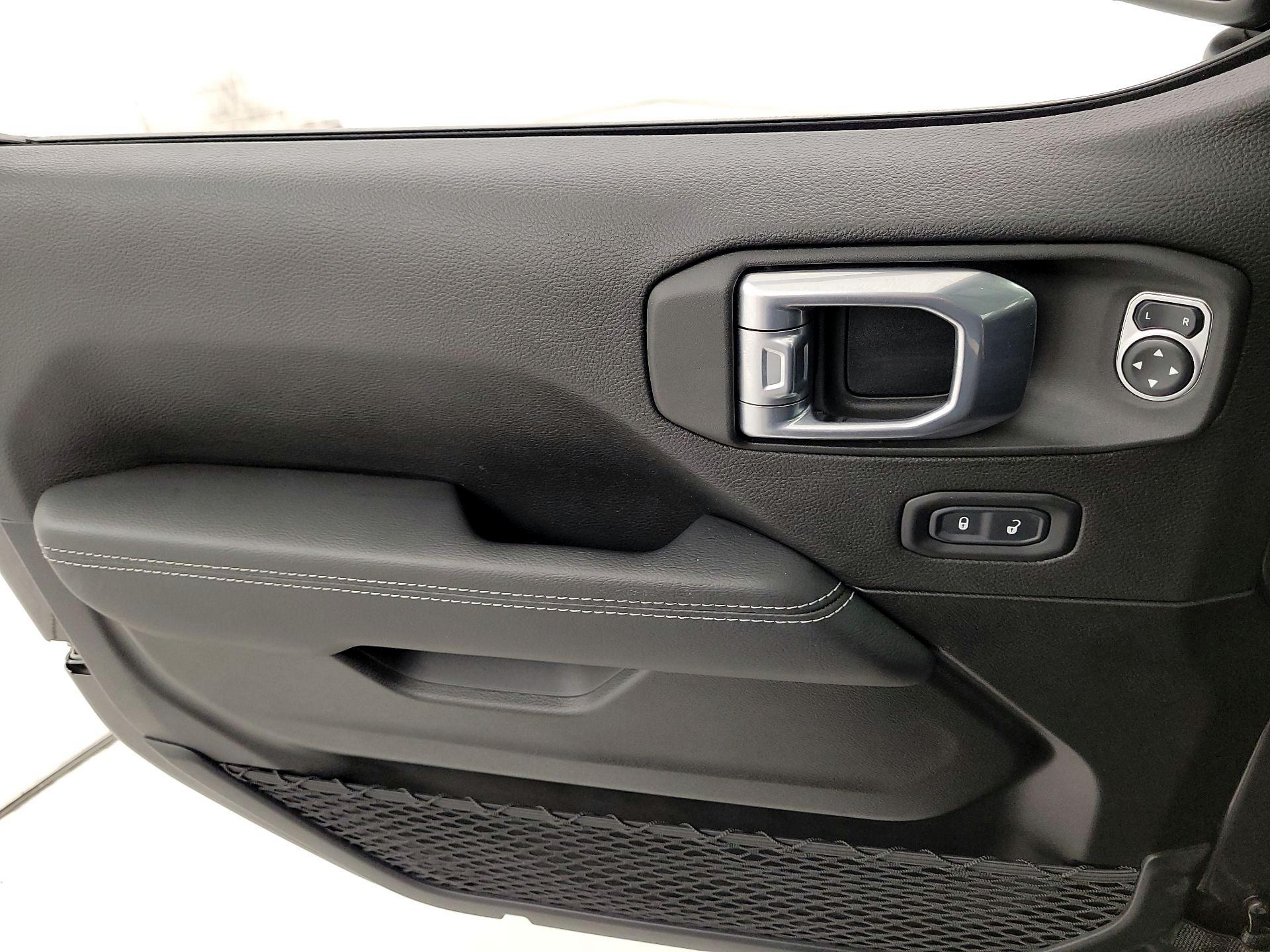 Thumbnail: 2021 Jeep Gladiator - 12