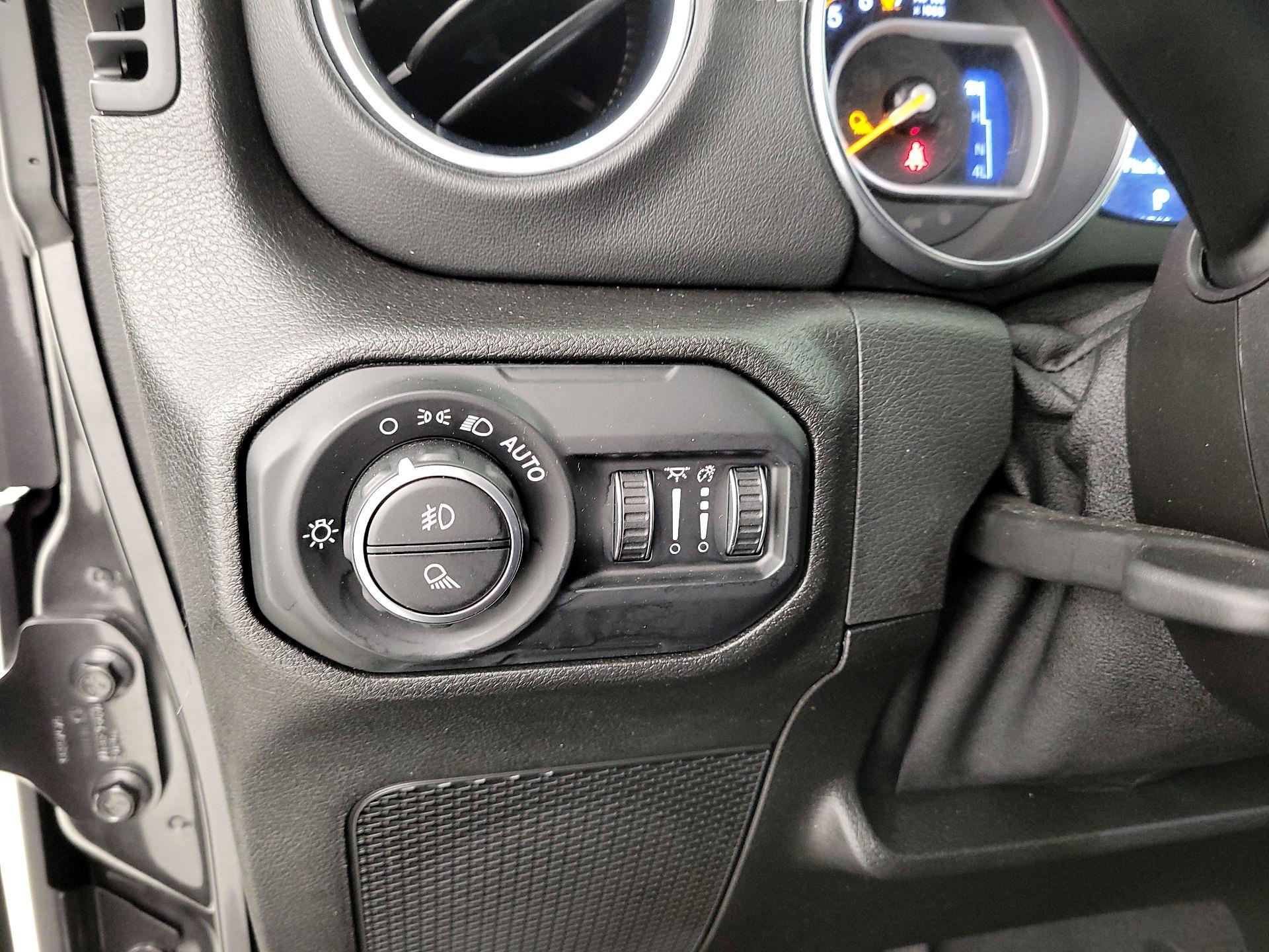 Thumbnail: 2021 Jeep Gladiator - 13