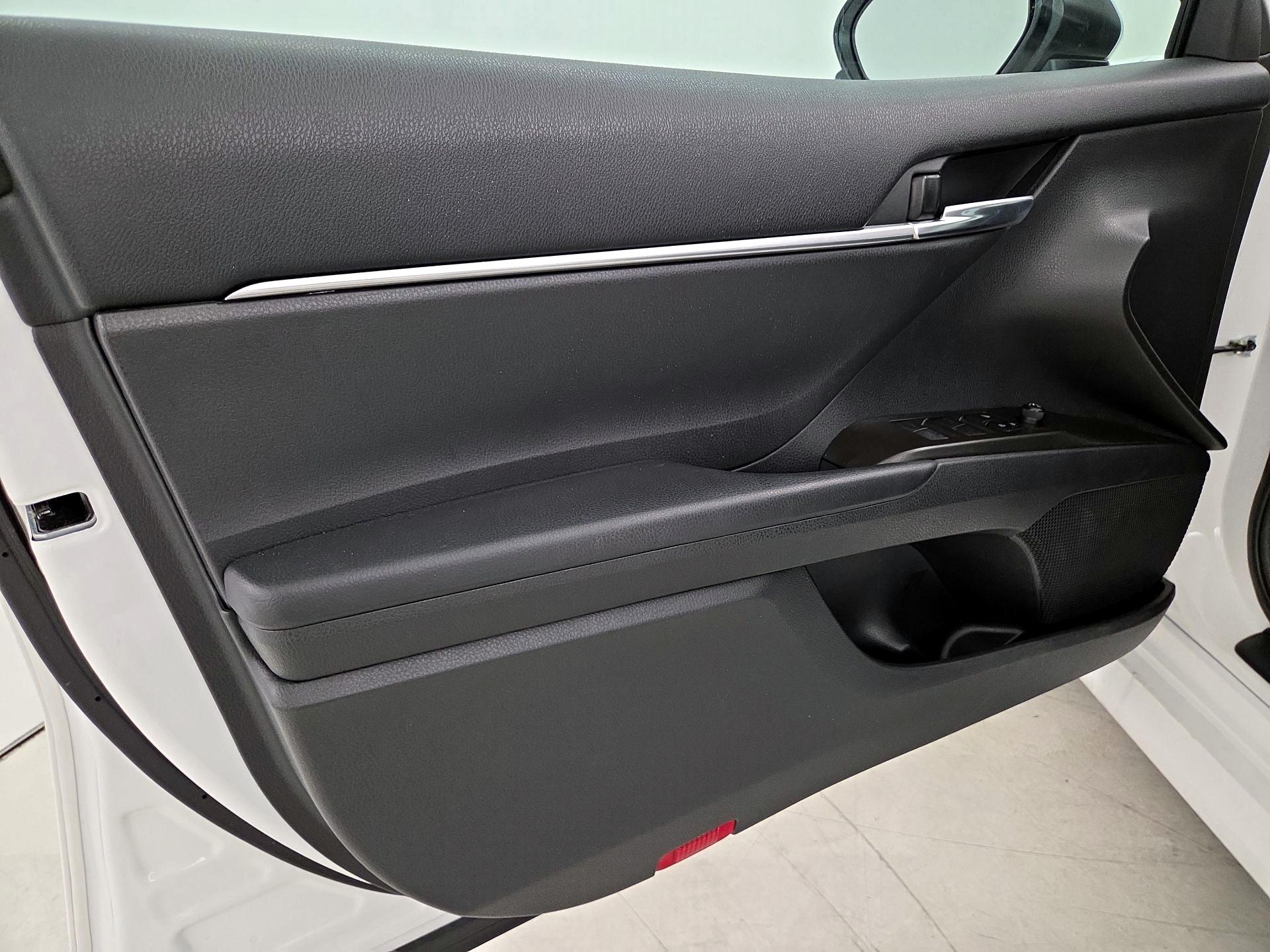 Thumbnail: 2022 Toyota Camry - 12