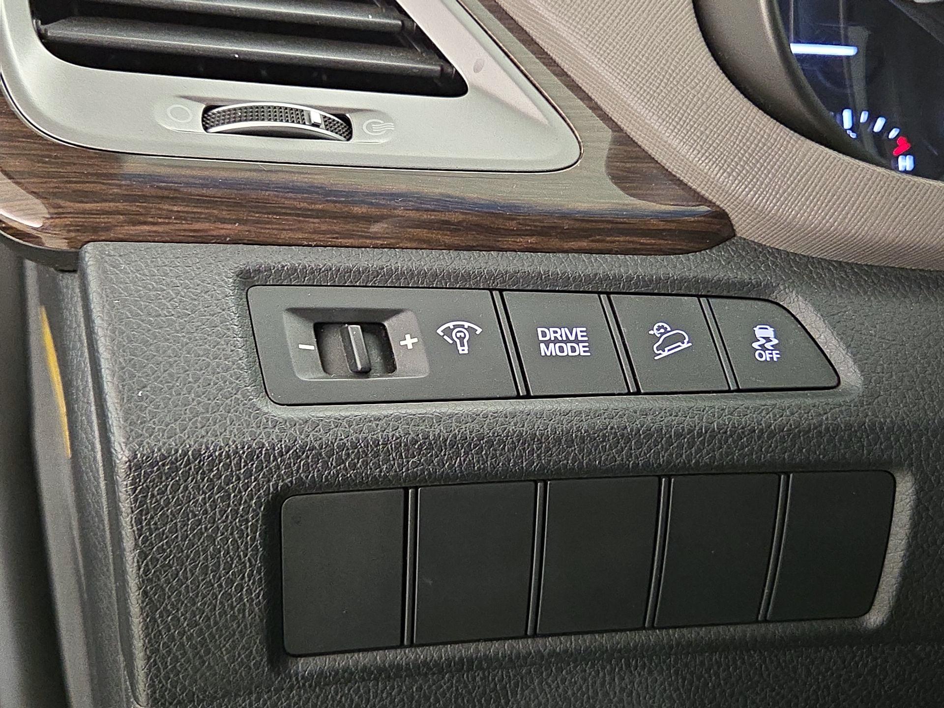 Thumbnail: 2018 Hyundai Santa Fe - 13