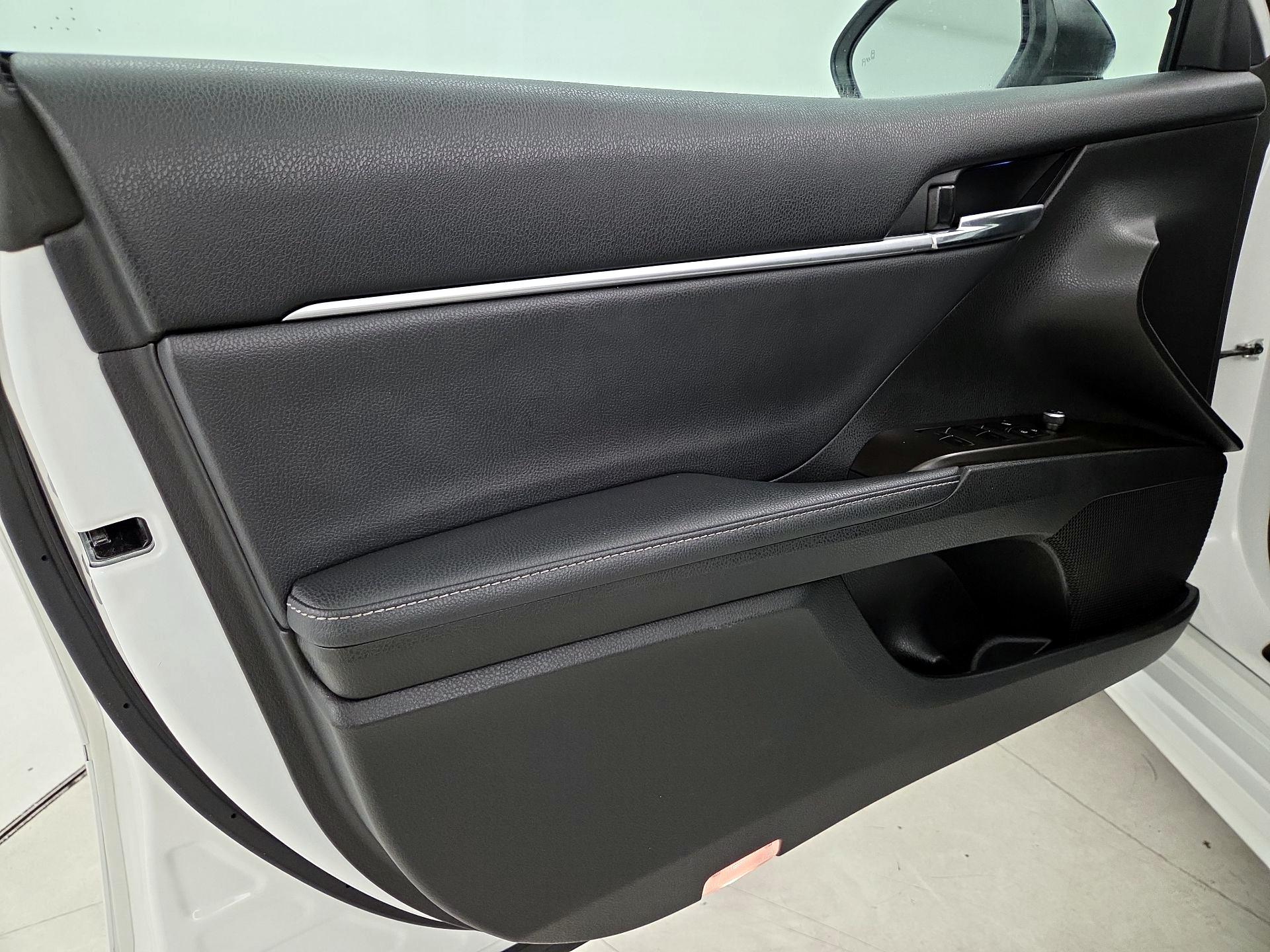 Thumbnail: 2022 Toyota Camry - 12