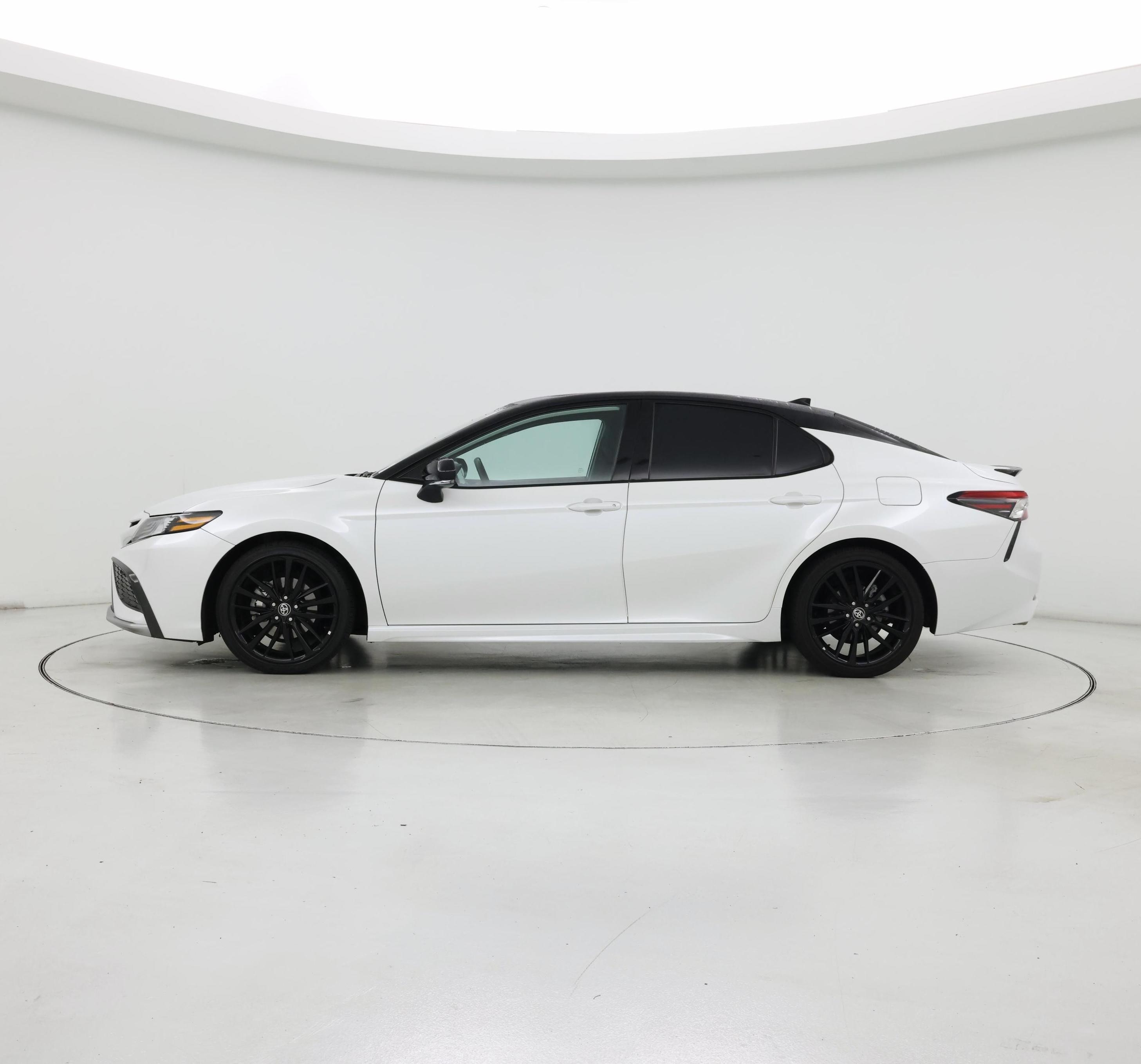 Thumbnail: 2022 Toyota Camry - 3