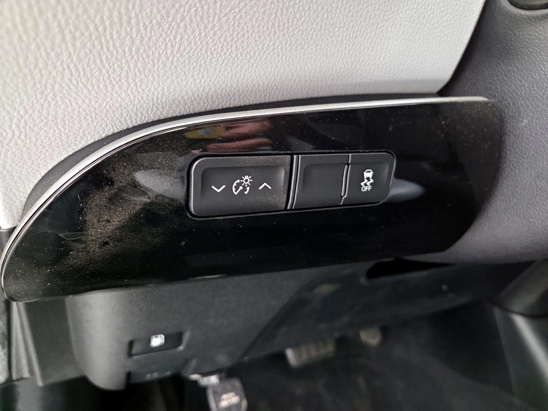 Thumbnail: 2016 Toyota Prius - 13