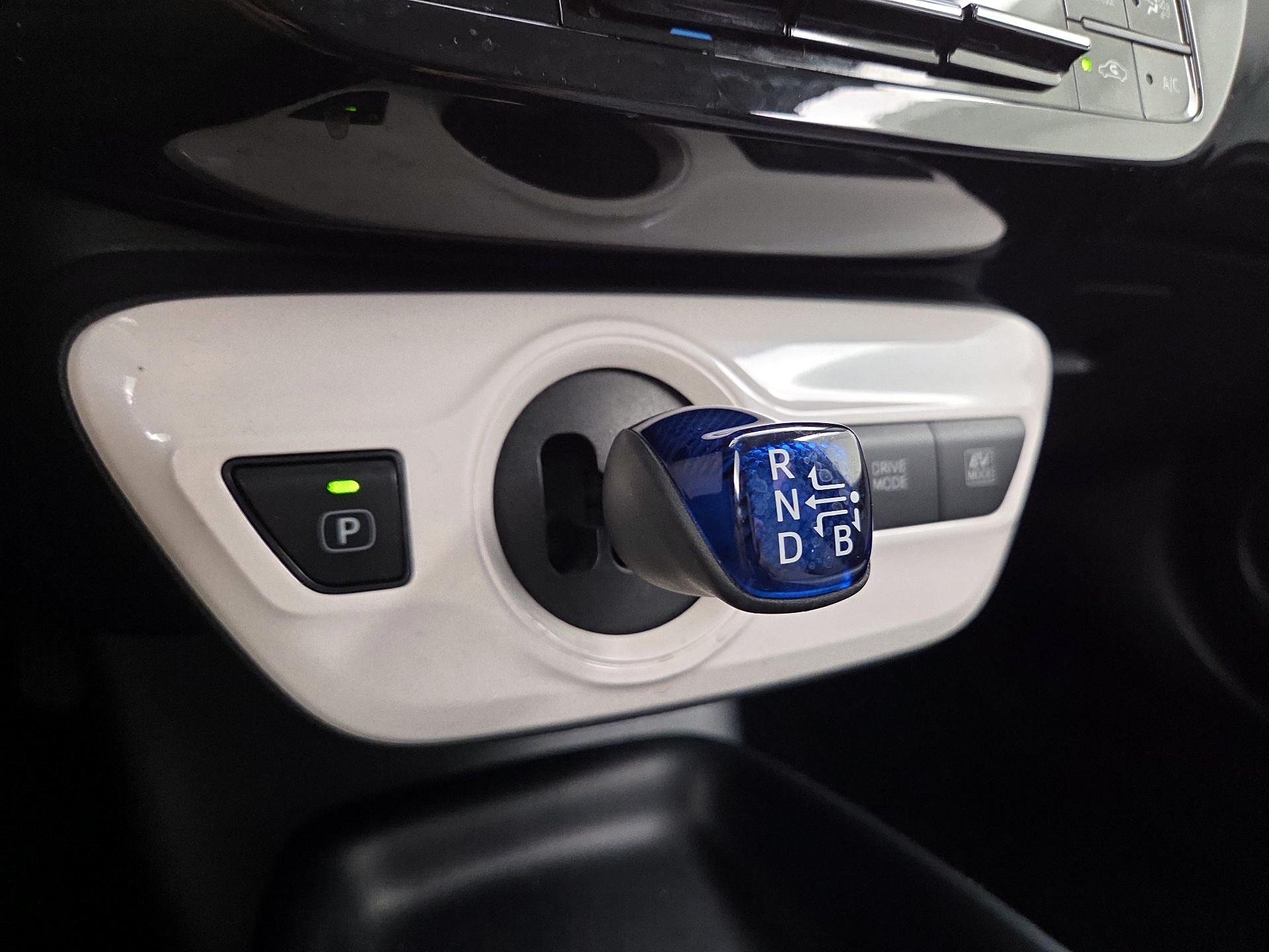 Thumbnail: 2016 Toyota Prius - 17