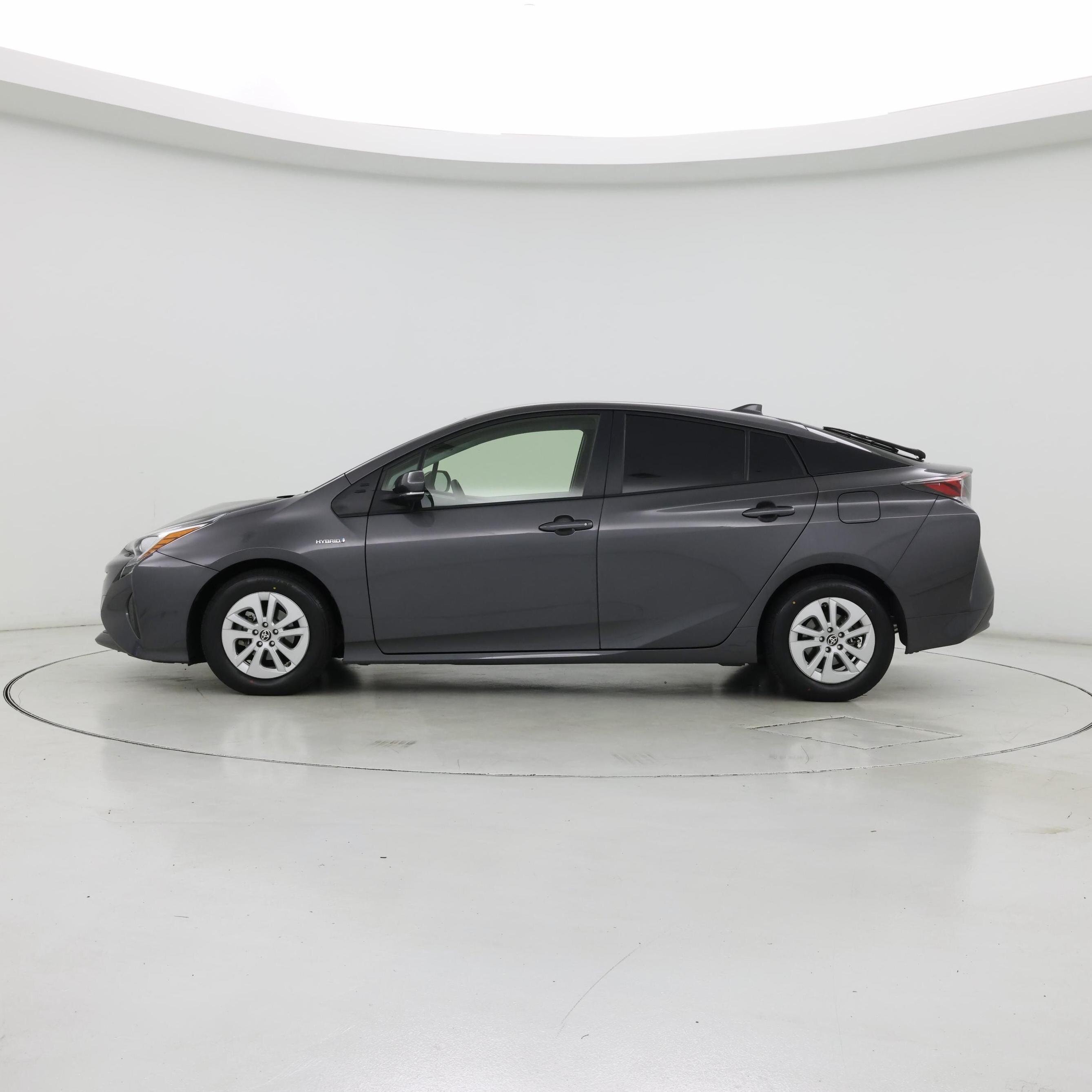 Thumbnail: 2016 Toyota Prius - 3