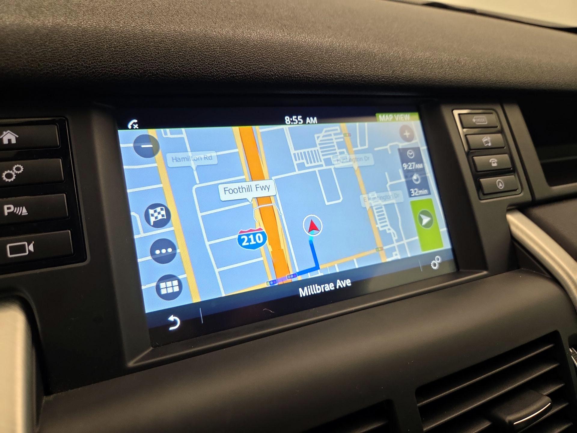 Thumbnail: 2018 Land Rover Discovery Sport - 14