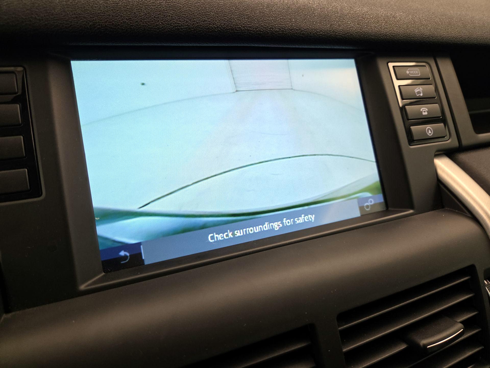 Thumbnail: 2018 Land Rover Discovery Sport - 15