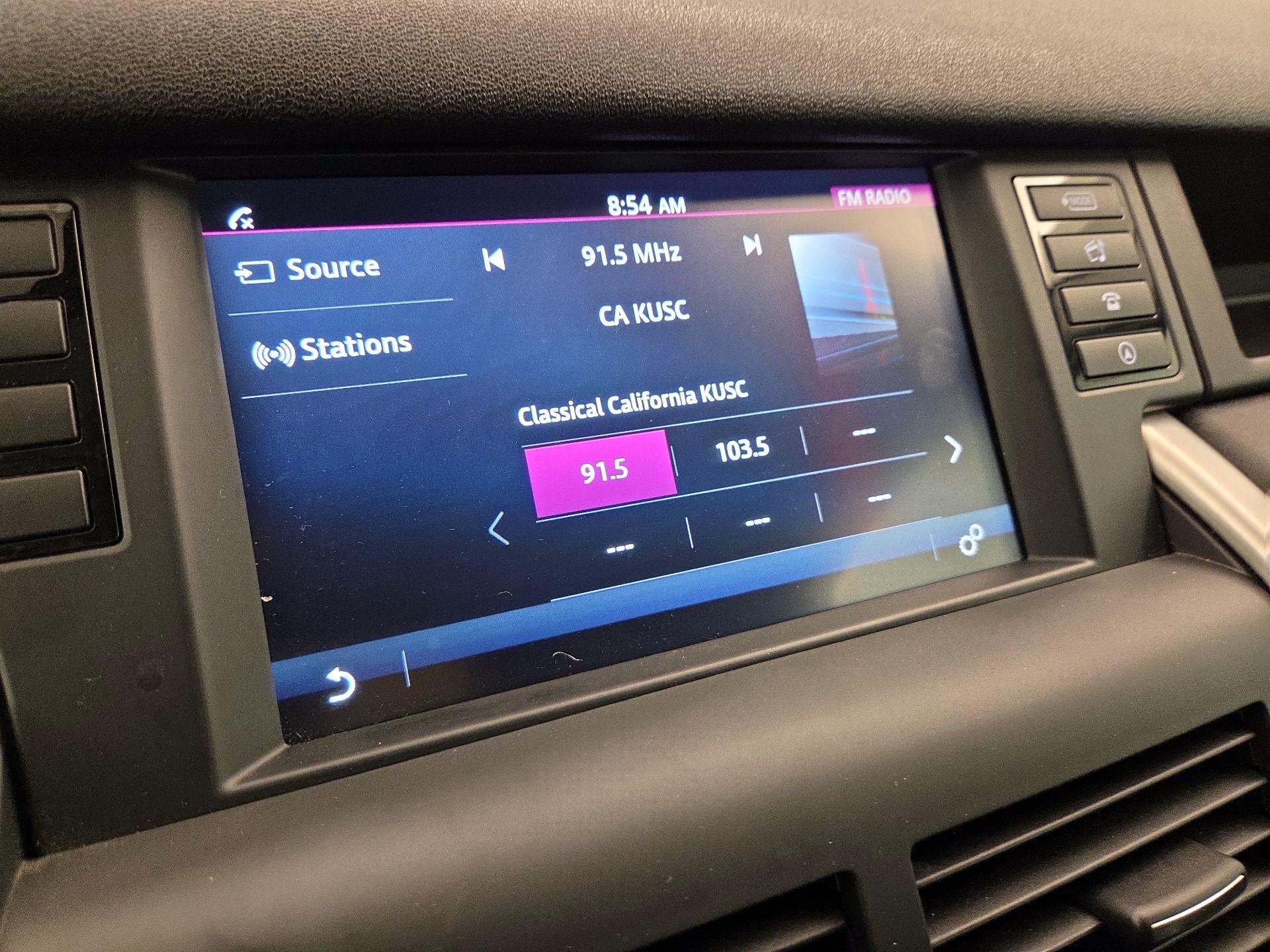 Thumbnail: 2018 Land Rover Discovery Sport - 16