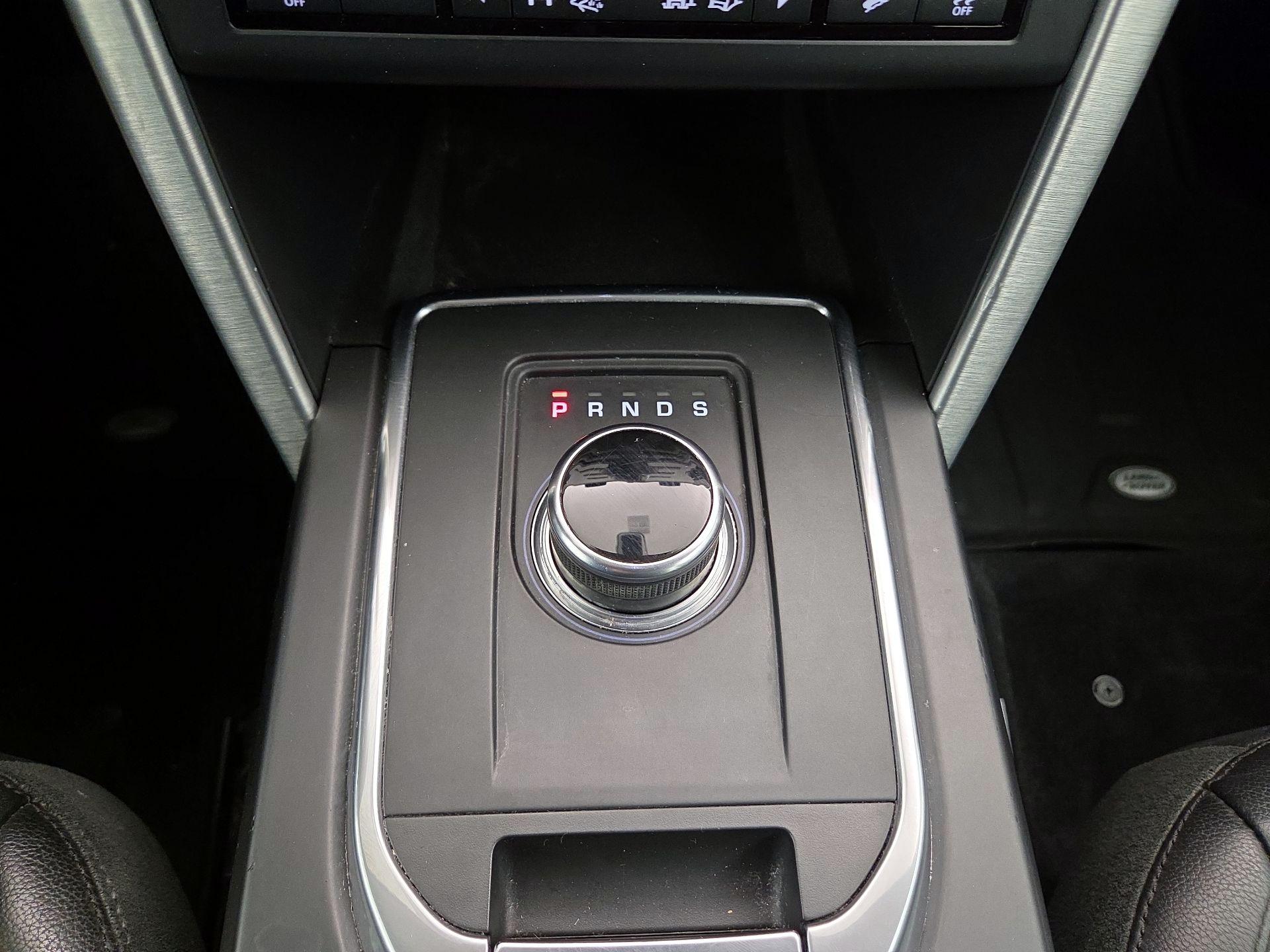 Thumbnail: 2018 Land Rover Discovery Sport - 18