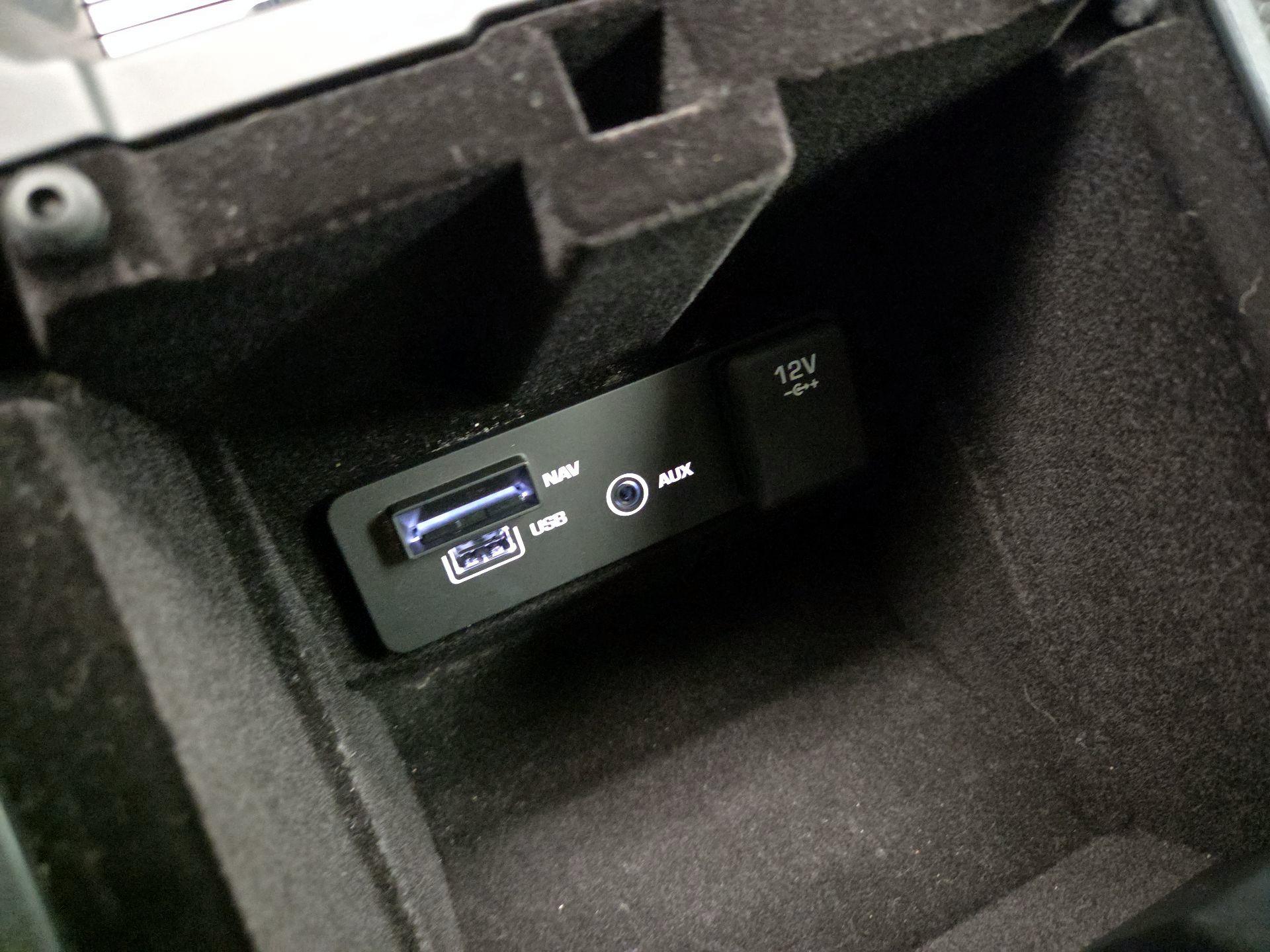 Thumbnail: 2018 Land Rover Discovery Sport - 19